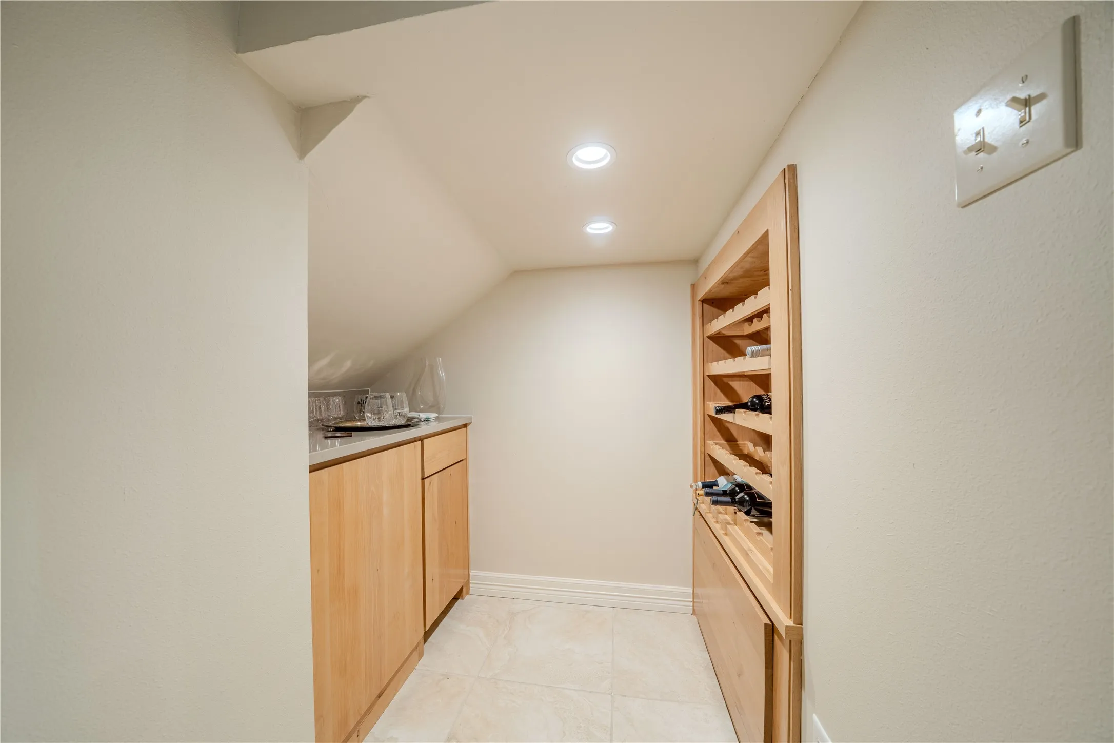 Single Family Residence For Sale in Gregg County , 3 Lakeside, Longview, Texas 75604, 5 Bedroom, 6 Bathroom, 3 Garage spaces, 5,550 Sqft, built in 1995, Price $799,000, mls#21281460, Real Estate Agent in Longview, Homes For Sale in Gregg county, Homes For Sale in Longview, Realtor in Longview Texas, Real Estate Brokerage Independent Realty Texas, Luminita Cordes Realtor