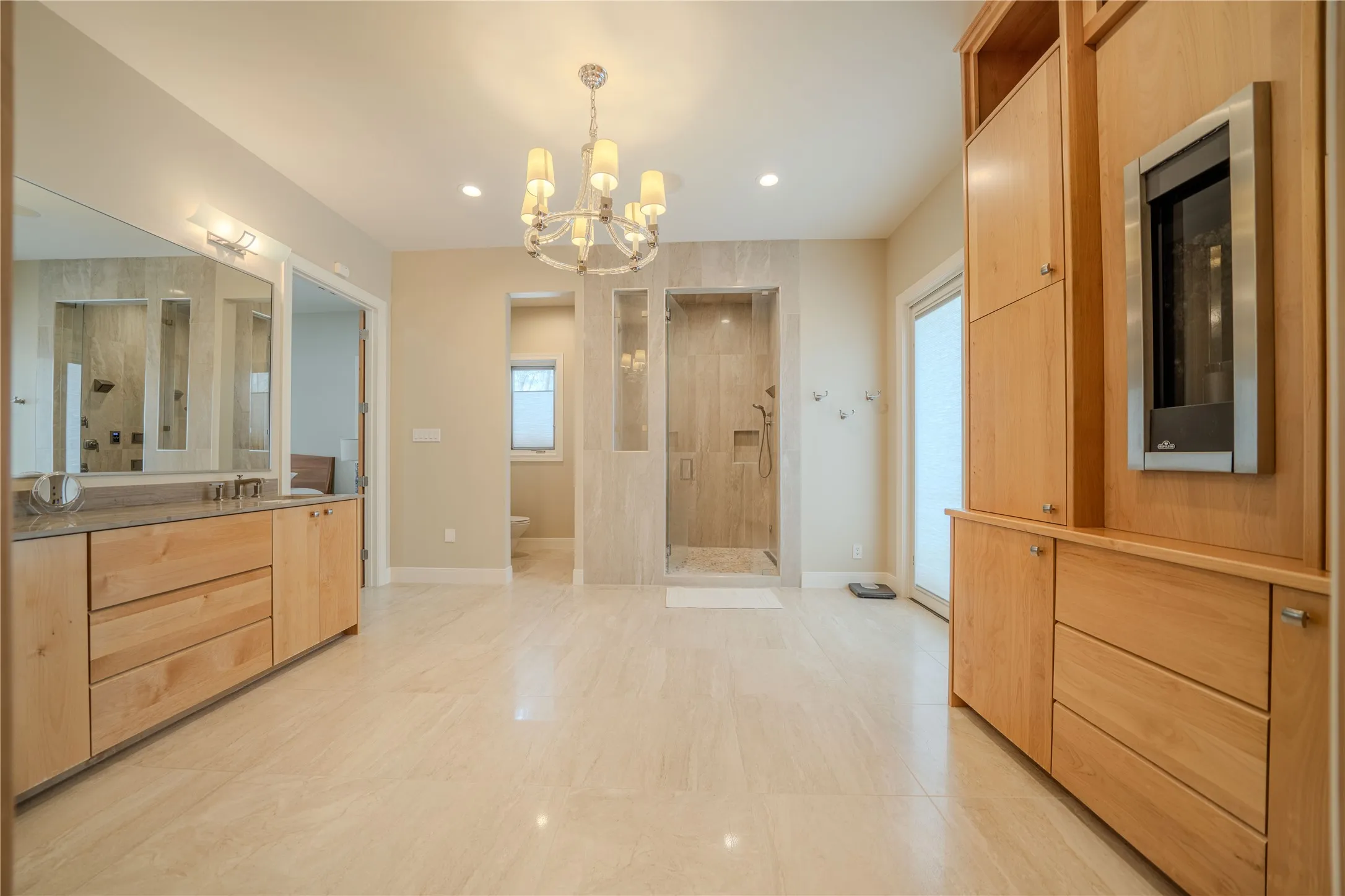 Single Family Residence For Sale in Gregg County , 3 Lakeside, Longview, Texas 75604, 5 Bedroom, 6 Bathroom, 3 Garage spaces, 5,550 Sqft, built in 1995, Price $799,000, mls#21281460, Real Estate Agent in Longview, Homes For Sale in Gregg county, Homes For Sale in Longview, Realtor in Longview Texas, Real Estate Brokerage Independent Realty Texas, Luminita Cordes Realtor