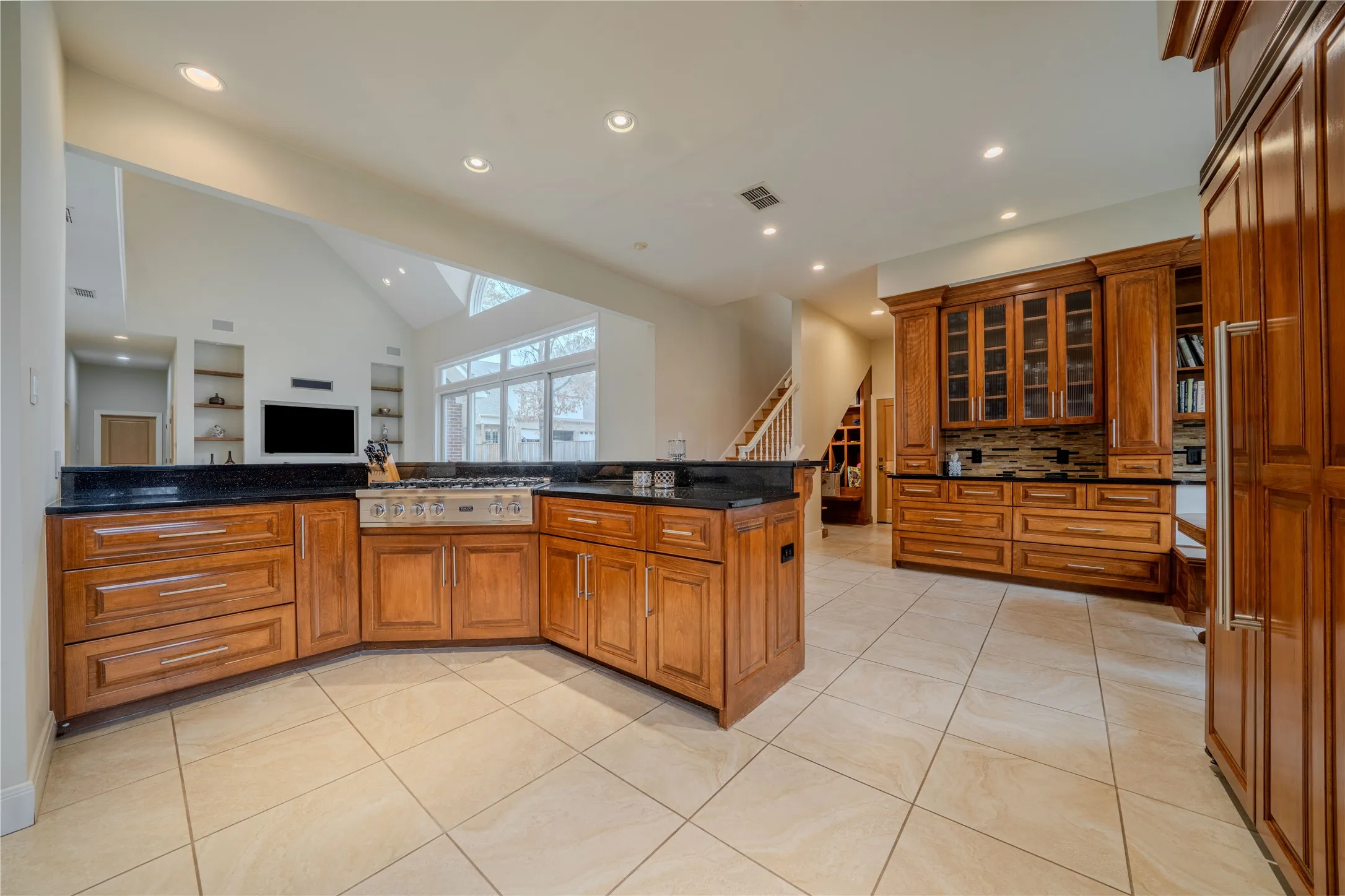 Single Family Residence For Sale in Gregg County , 3 Lakeside, Longview, Texas 75604, 5 Bedroom, 6 Bathroom, 3 Garage spaces, 5,550 Sqft, built in 1995, Price $799,000, mls#21281460, Real Estate Agent in Longview, Homes For Sale in Gregg county, Homes For Sale in Longview, Realtor in Longview Texas, Real Estate Brokerage Independent Realty Texas, Luminita Cordes Realtor