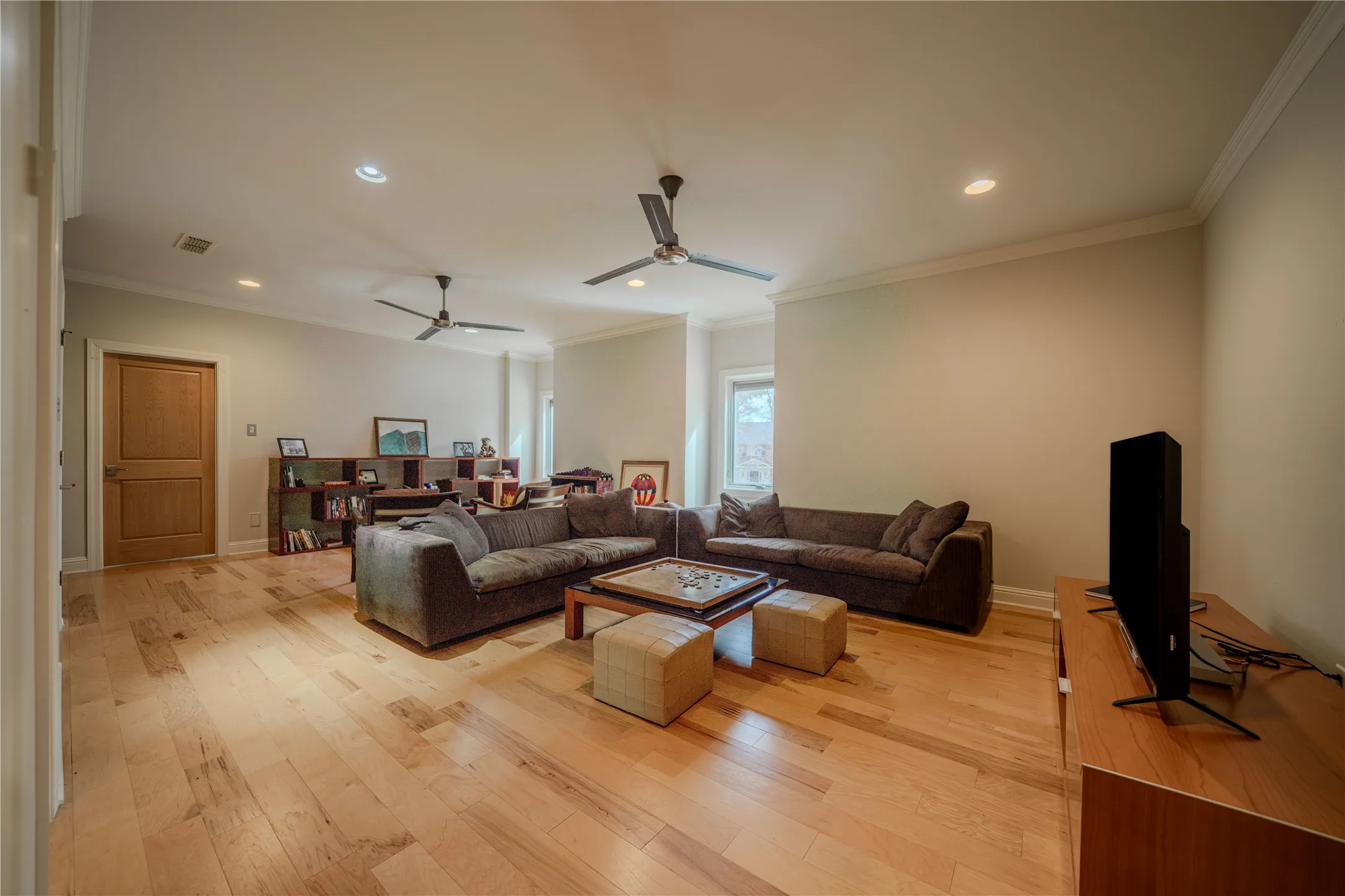 Single Family Residence For Sale in Gregg County , 3 Lakeside, Longview, Texas 75604, 5 Bedroom, 6 Bathroom, 3 Garage spaces, 5,550 Sqft, built in 1995, Price $799,000, mls#21281460, Real Estate Agent in Longview, Homes For Sale in Gregg county, Homes For Sale in Longview, Realtor in Longview Texas, Real Estate Brokerage Independent Realty Texas, Luminita Cordes Realtor