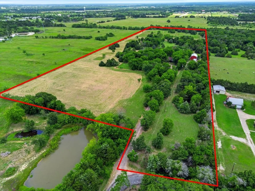 Manufactured Home For Sale in Hunt County , 4386 County Road 2200, Greenville, Texas 75402, 3 Bedroom, 2 Bathroom, 4 Garage spaces, 1,920 Sqft, built in 1997, mls#21281353, Real Estate Agent in Greenville, Homes For Sale in Hunt county, Homes For Sale in Greenville, Realtor in Greenville Texas, Real Estate Brokerage Independent Realty Texas, Luminita Cordes Realtor