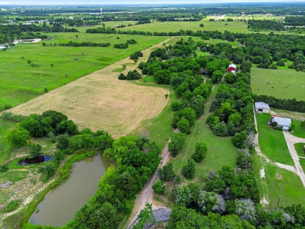 Manufactured Home For Sale in Hunt County , 4386 County Road 2200, Greenville, Texas 75402, 3 Bedroom, 2 Bathroom, 4 Garage spaces, 1,920 Sqft, built in 1997, mls#21281353, Real Estate Agent in Greenville, Homes For Sale in Hunt county, Homes For Sale in Greenville, Realtor in Greenville Texas, Real Estate Brokerage Independent Realty Texas, Luminita Cordes Realtor