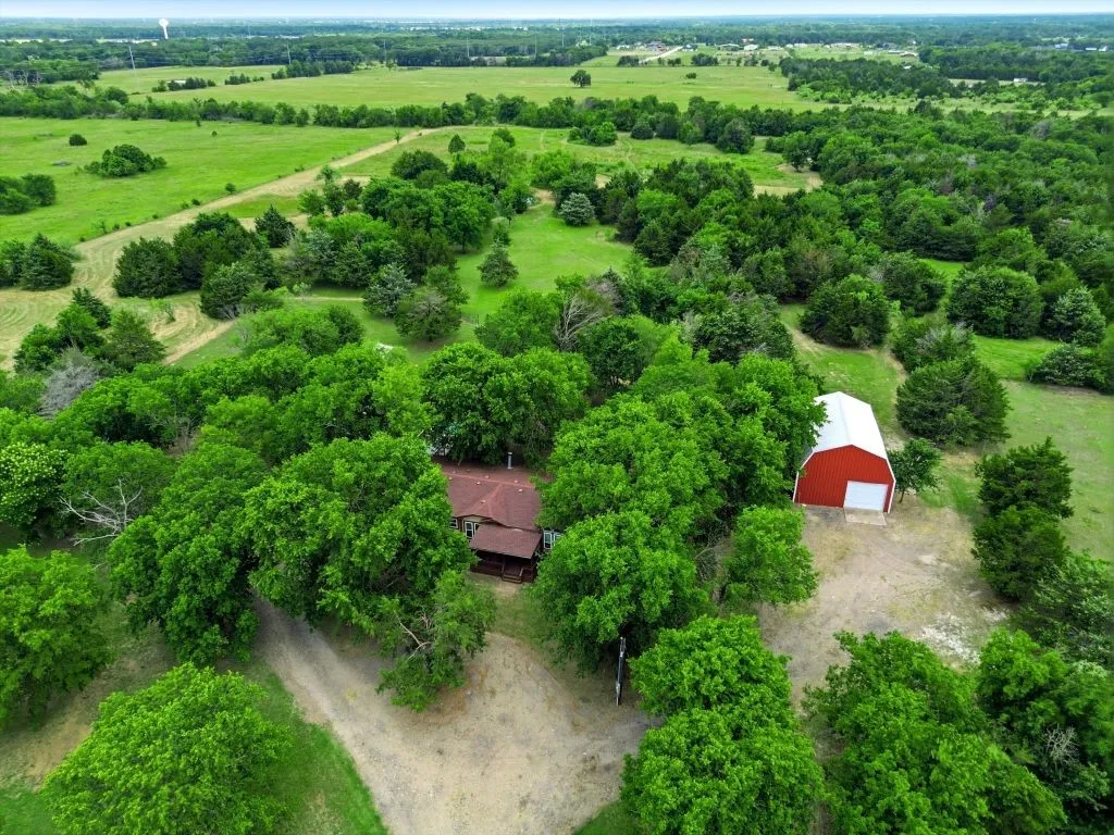 Manufactured Home For Sale in Hunt County , 4386 County Road 2200, Greenville, Texas 75402, 3 Bedroom, 2 Bathroom, 4 Garage spaces, 1,920 Sqft, built in 1997, mls#21281353, Real Estate Agent in Greenville, Homes For Sale in Hunt county, Homes For Sale in Greenville, Realtor in Greenville Texas, Real Estate Brokerage Independent Realty Texas, Luminita Cordes Realtor