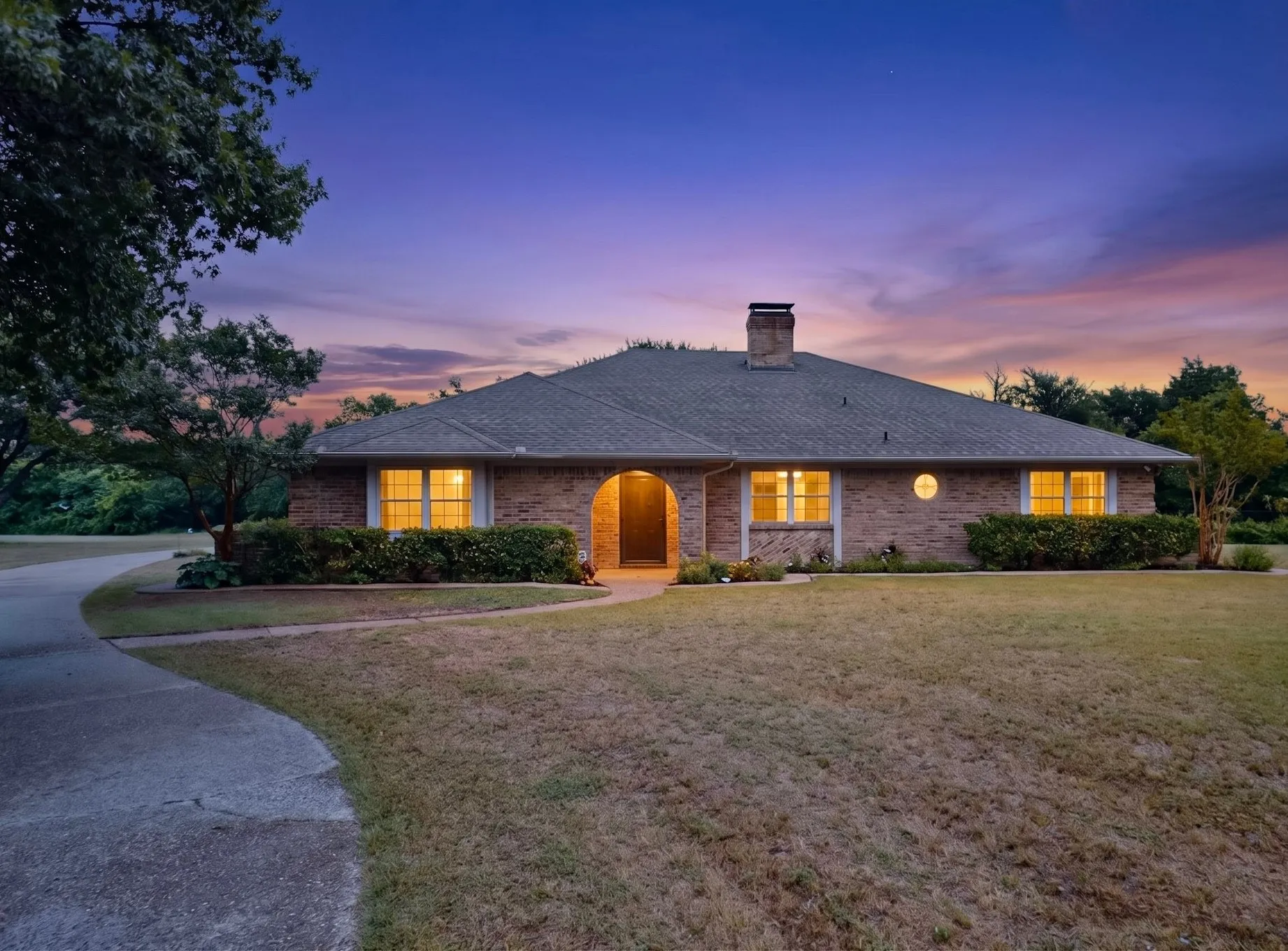 Single Family Residence For Sale in Ellis County , 1151 Lynn Way, Waxahachie, Texas 75165, 3 Bedroom, 3 Bathroom, 4 Garage spaces, 2,374 Sqft, built in 1974, mls#21281361, Real Estate Agent in Waxahachie, Homes For Sale in Ellis county, Homes For Sale in Waxahachie, Realtor in Waxahachie Texas, Real Estate Brokerage Independent Realty Texas, Luminita Cordes Realtor