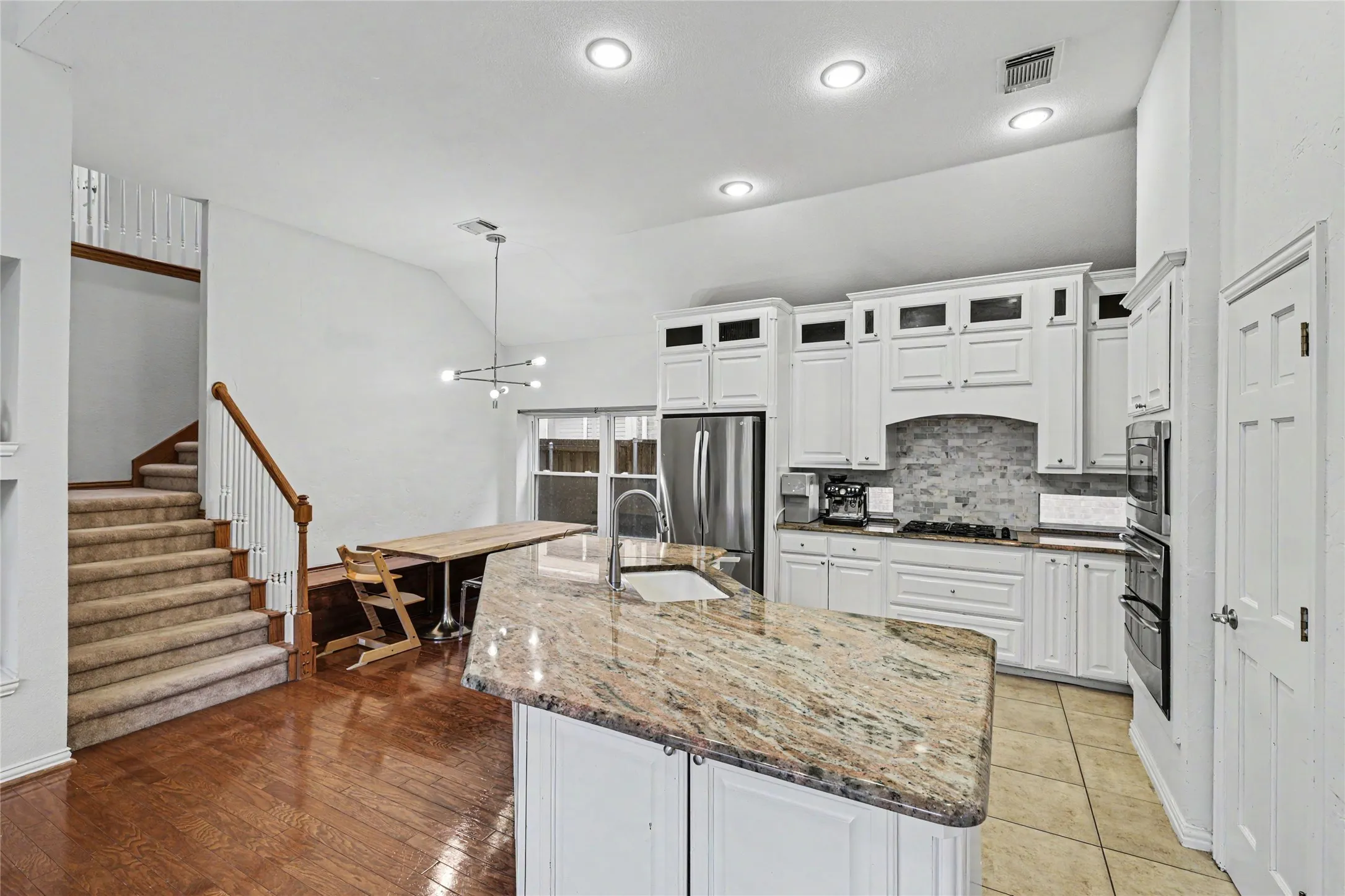 Single Family Residence For Sale in Collin County , 18711 Tall Oak Drive, Dallas, Texas 75287, 4 Bedroom, 3 Bathroom, 2 Garage spaces, 2,391 Sqft, built in 1996, mls#21277487, Real Estate Agent in Dallas, Homes For Sale in Collin county, Homes For Sale in Dallas, Realtor in Dallas Texas, Real Estate Brokerage Independent Realty Texas, Luminita Cordes Realtor