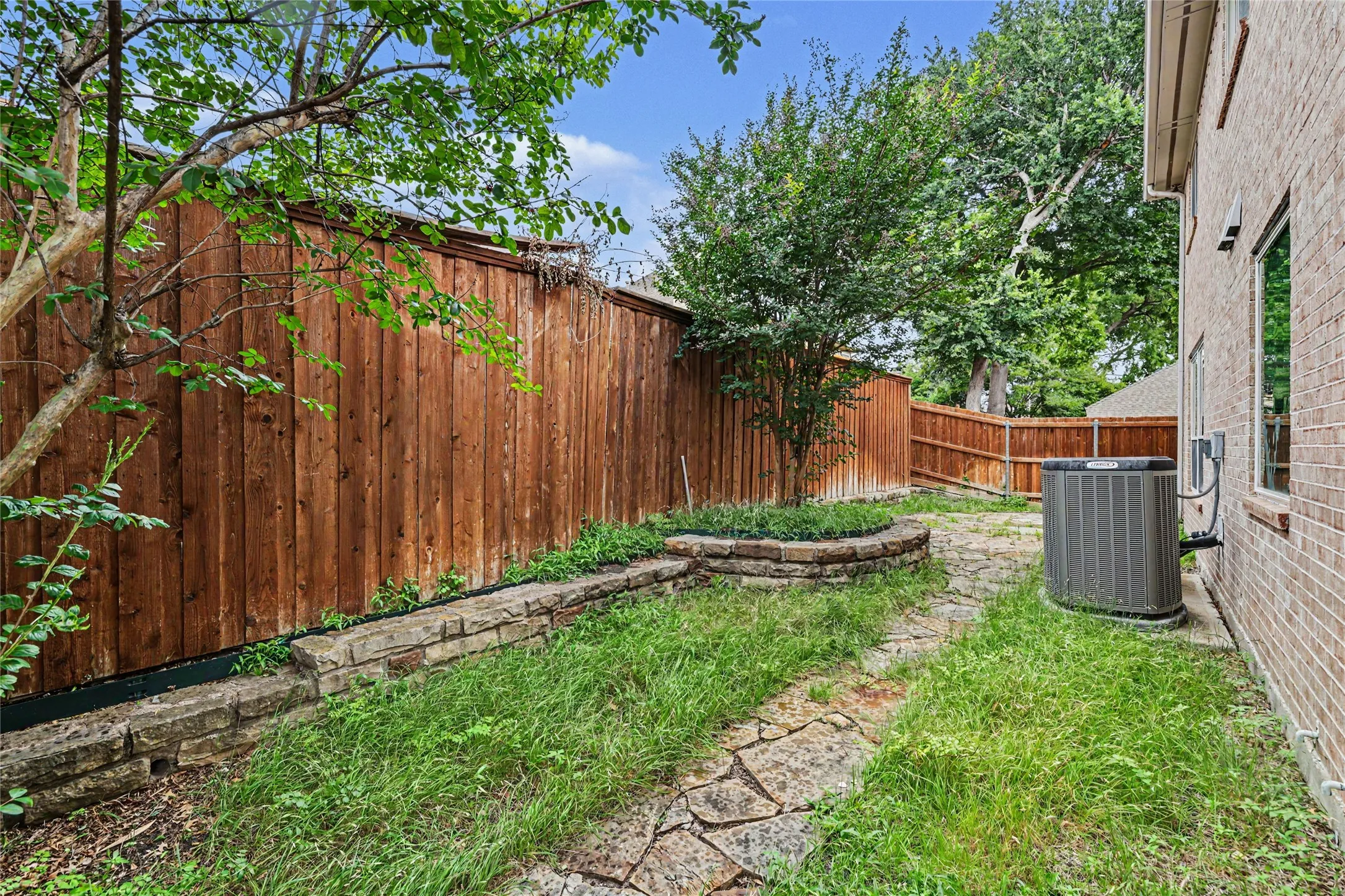 Single Family Residence For Sale in Collin County , 18711 Tall Oak Drive, Dallas, Texas 75287, 4 Bedroom, 3 Bathroom, 2 Garage spaces, 2,391 Sqft, built in 1996, mls#21277487, Real Estate Agent in Dallas, Homes For Sale in Collin county, Homes For Sale in Dallas, Realtor in Dallas Texas, Real Estate Brokerage Independent Realty Texas, Luminita Cordes Realtor