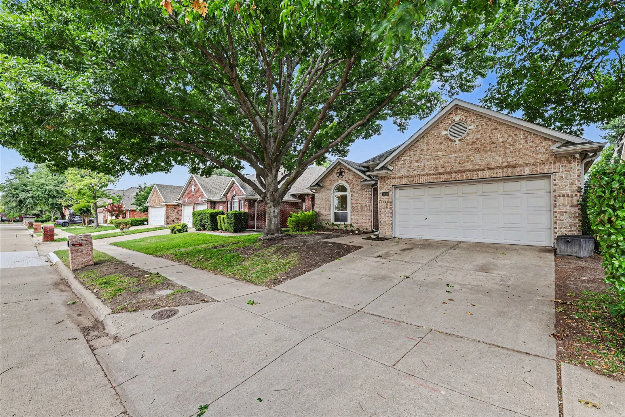 Single Family Residence For Sale in Collin County , 18711 Tall Oak Drive, Dallas, Texas 75287, 4 Bedroom, 3 Bathroom, 2 Garage spaces, 2,391 Sqft, built in 1996, mls#21277487, Real Estate Agent in Dallas, Homes For Sale in Collin county, Homes For Sale in Dallas, Realtor in Dallas Texas, Real Estate Brokerage Independent Realty Texas, Luminita Cordes Realtor