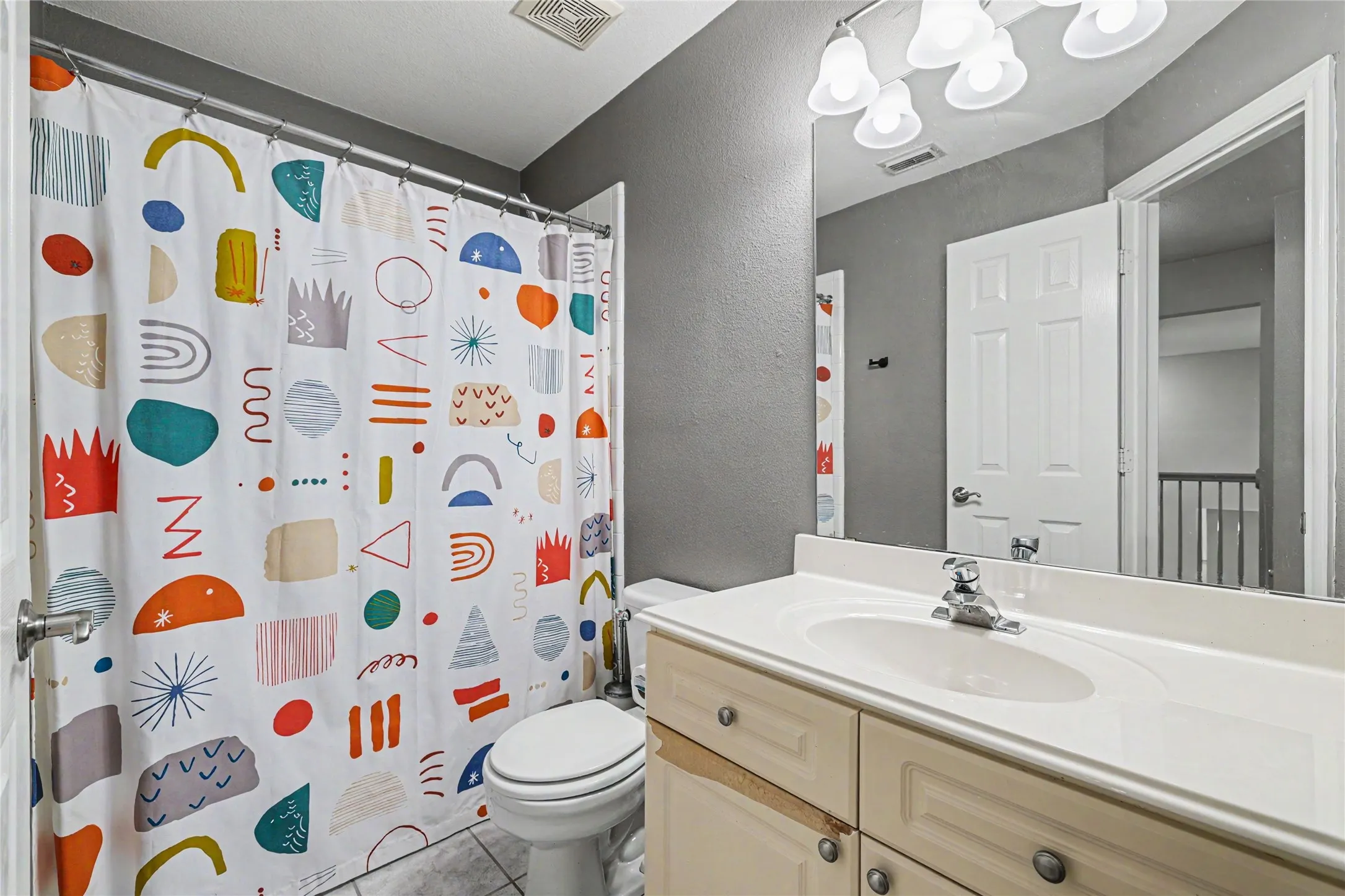 Single Family Residence For Sale in Collin County , 18711 Tall Oak Drive, Dallas, Texas 75287, 4 Bedroom, 3 Bathroom, 2 Garage spaces, 2,391 Sqft, built in 1996, mls#21277487, Real Estate Agent in Dallas, Homes For Sale in Collin county, Homes For Sale in Dallas, Realtor in Dallas Texas, Real Estate Brokerage Independent Realty Texas, Luminita Cordes Realtor