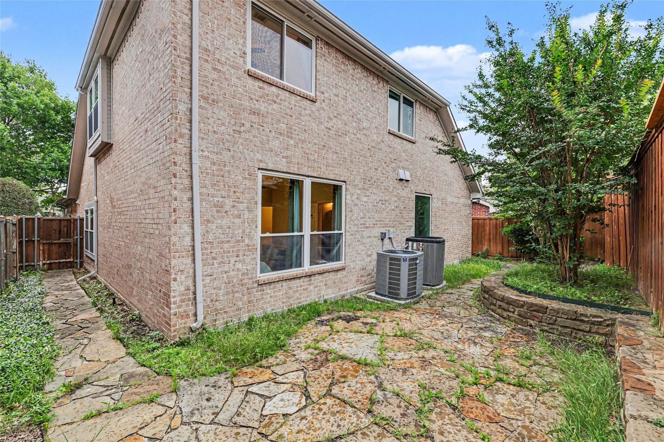 Single Family Residence For Sale in Collin County , 18711 Tall Oak Drive, Dallas, Texas 75287, 4 Bedroom, 3 Bathroom, 2 Garage spaces, 2,391 Sqft, built in 1996, mls#21277487, Real Estate Agent in Dallas, Homes For Sale in Collin county, Homes For Sale in Dallas, Realtor in Dallas Texas, Real Estate Brokerage Independent Realty Texas, Luminita Cordes Realtor