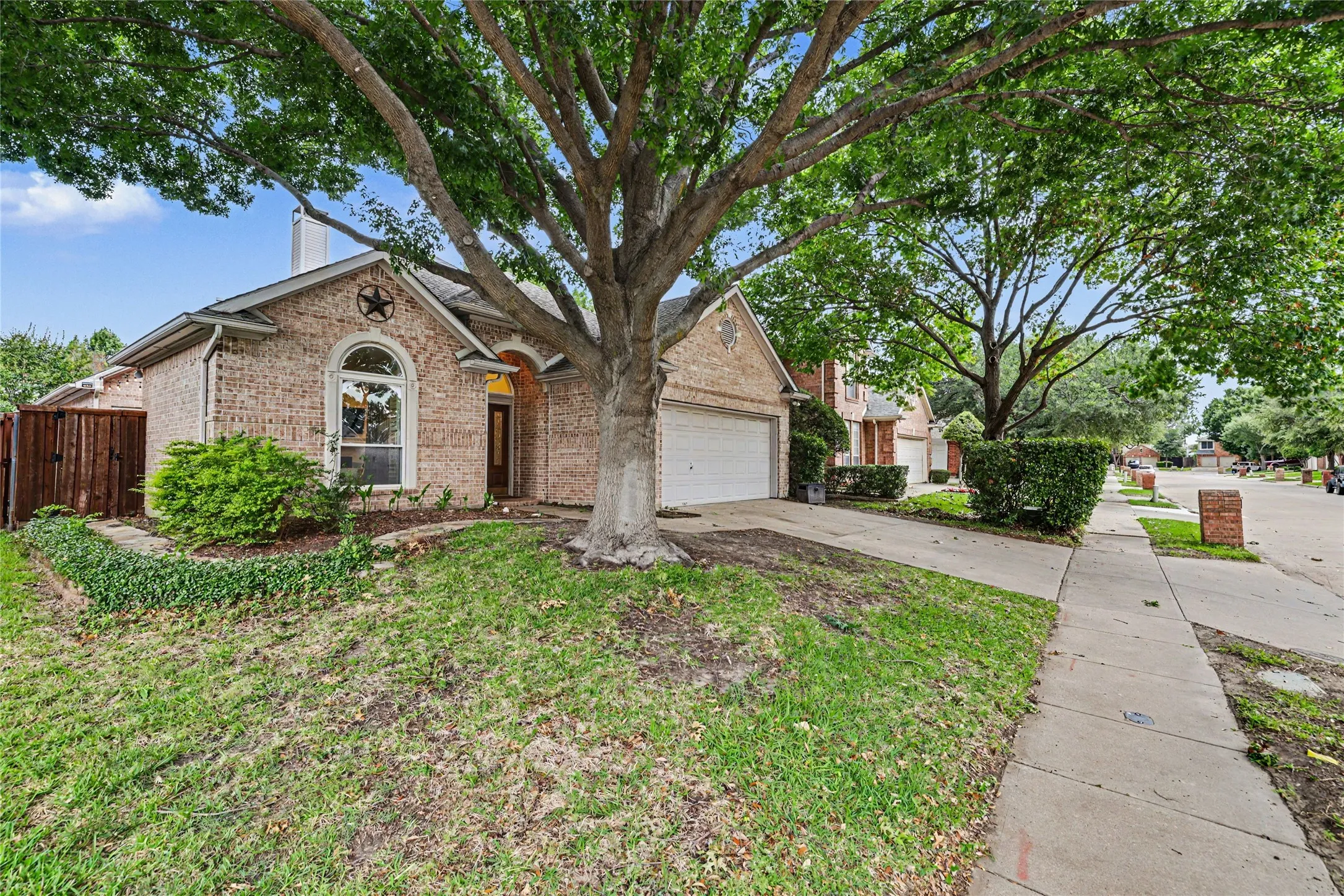 Single Family Residence For Sale in Collin County , 18711 Tall Oak Drive, Dallas, Texas 75287, 4 Bedroom, 3 Bathroom, 2 Garage spaces, 2,391 Sqft, built in 1996, mls#21277487, Real Estate Agent in Dallas, Homes For Sale in Collin county, Homes For Sale in Dallas, Realtor in Dallas Texas, Real Estate Brokerage Independent Realty Texas, Luminita Cordes Realtor