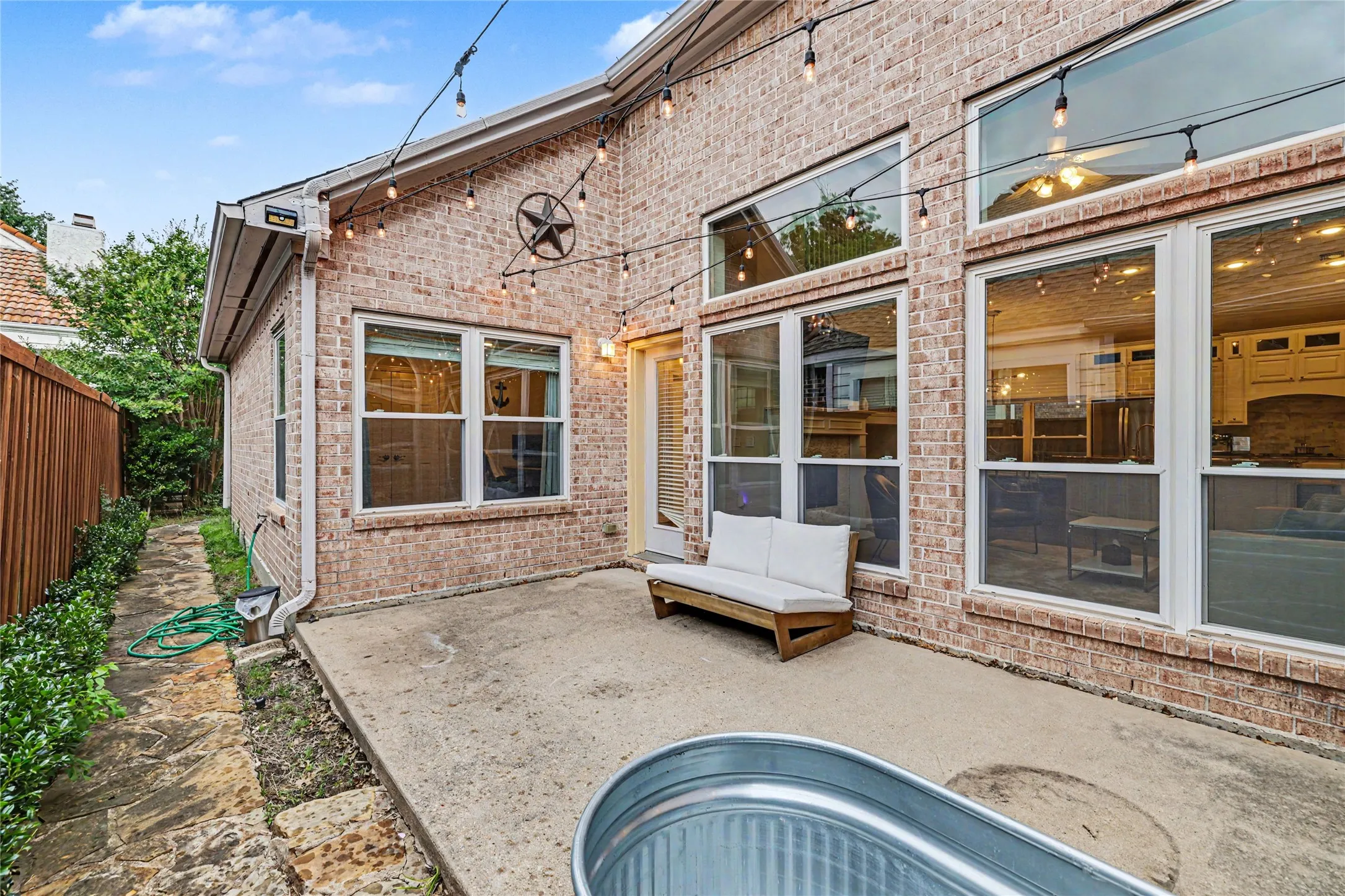 Single Family Residence For Sale in Collin County , 18711 Tall Oak Drive, Dallas, Texas 75287, 4 Bedroom, 3 Bathroom, 2 Garage spaces, 2,391 Sqft, built in 1996, mls#21277487, Real Estate Agent in Dallas, Homes For Sale in Collin county, Homes For Sale in Dallas, Realtor in Dallas Texas, Real Estate Brokerage Independent Realty Texas, Luminita Cordes Realtor