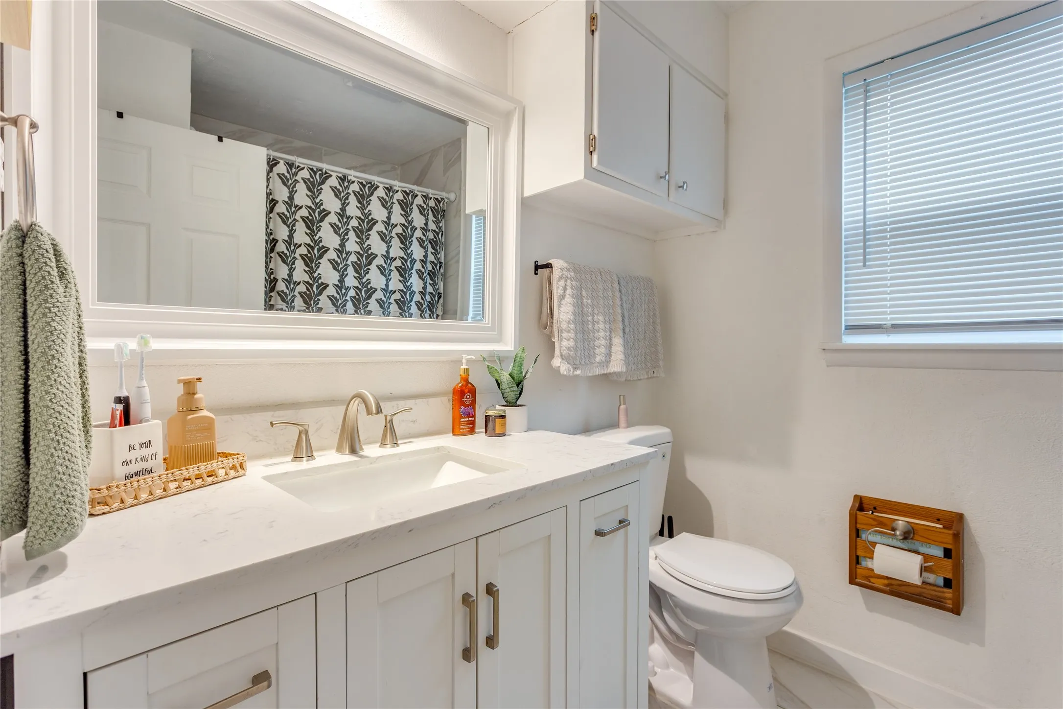 Single Family Residence For Sale in Tarrant County , 2012 Bradford Drive, Arlington, Texas 76010, 3 Bedrooms, 2 Bathrooms, 2 Garage spaces, 1,550 Sqft, built in 1957, Price $285,000, mls#21281520, Real Estate Agent in Arlington, Homes For Sale in Tarrant county, Homes For Sale in Arlington, Realtor in Arlington Texas, Real Estate Brokerage Independent Realty Texas, Luminita Cordes Realtor