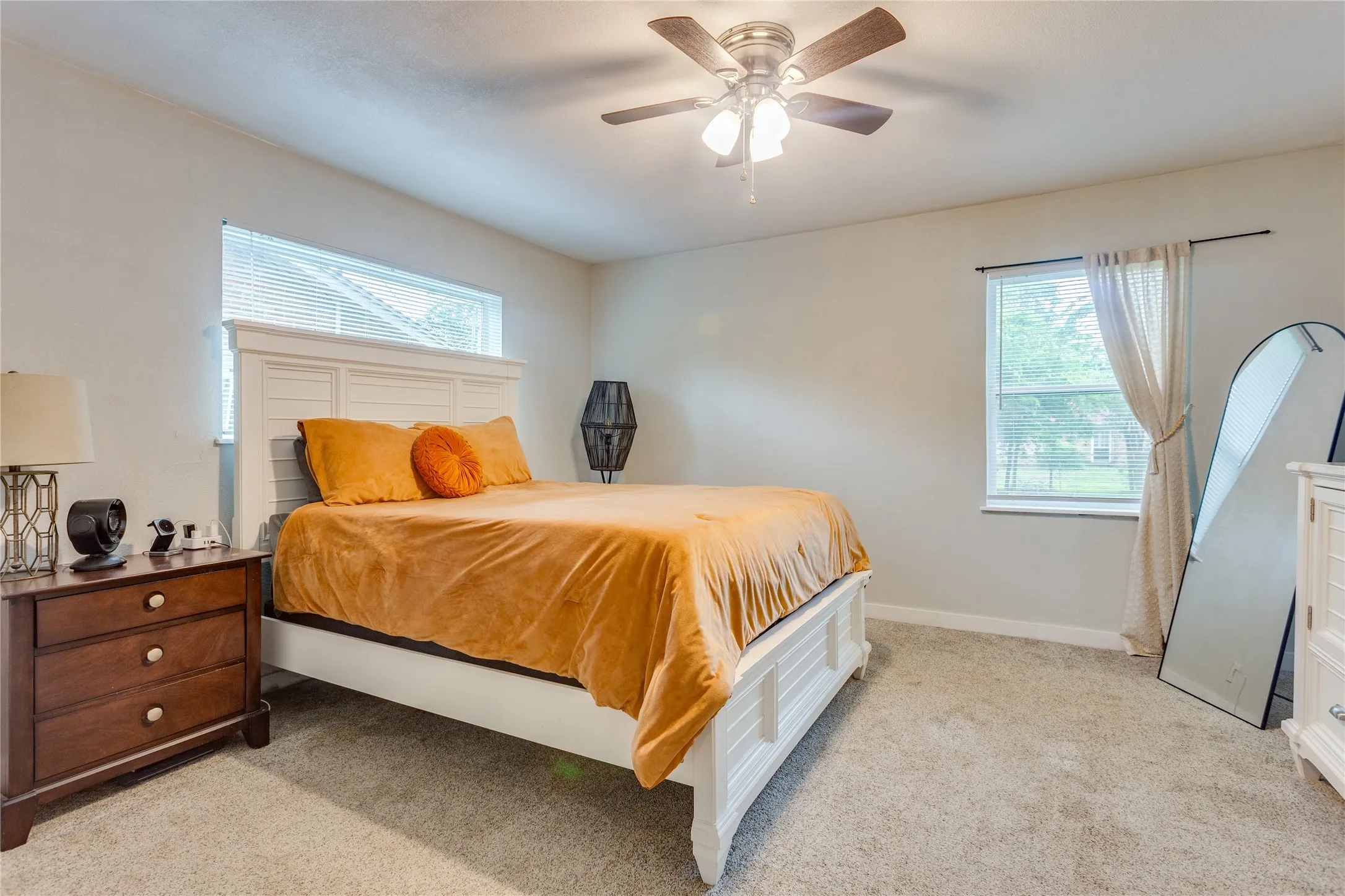 Single Family Residence For Sale in Tarrant County , 2012 Bradford Drive, Arlington, Texas 76010, 3 Bedrooms, 2 Bathrooms, 2 Garage spaces, 1,550 Sqft, built in 1957, Price $285,000, mls#21281520, Real Estate Agent in Arlington, Homes For Sale in Tarrant county, Homes For Sale in Arlington, Realtor in Arlington Texas, Real Estate Brokerage Independent Realty Texas, Luminita Cordes Realtor
