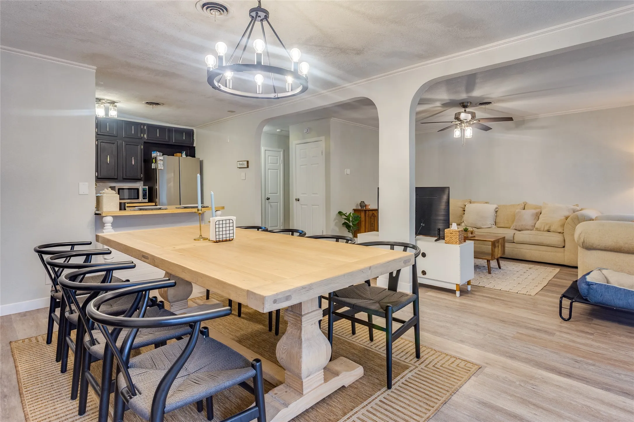 Single Family Residence For Sale in Tarrant County , 2012 Bradford Drive, Arlington, Texas 76010, 3 Bedrooms, 2 Bathrooms, 2 Garage spaces, 1,550 Sqft, built in 1957, Price $285,000, mls#21281520, Real Estate Agent in Arlington, Homes For Sale in Tarrant county, Homes For Sale in Arlington, Realtor in Arlington Texas, Real Estate Brokerage Independent Realty Texas, Luminita Cordes Realtor
