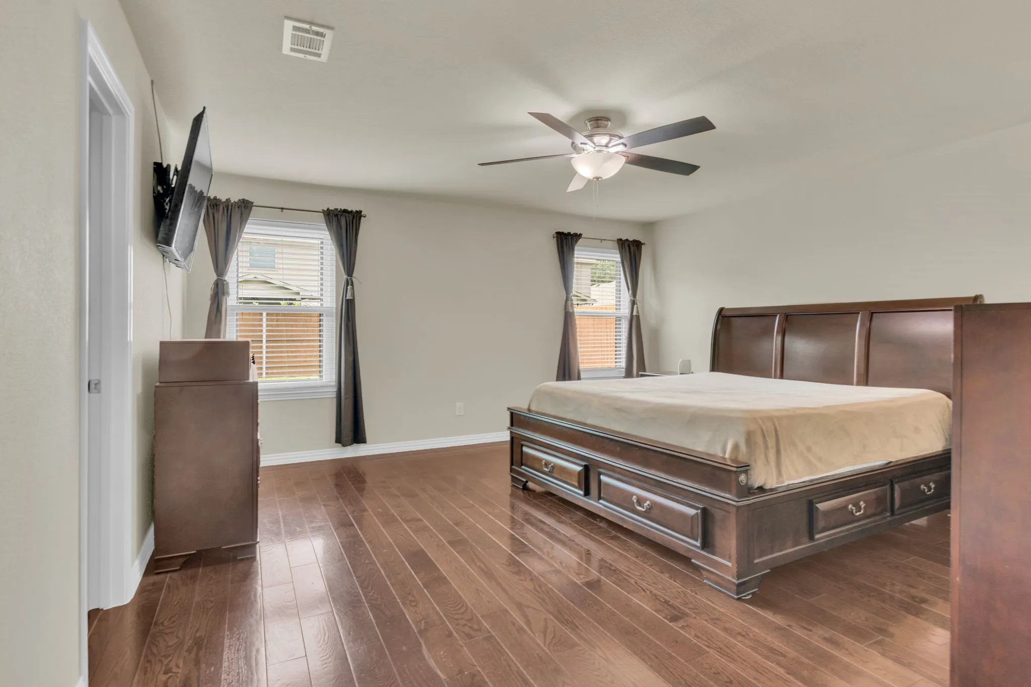 Single Family Residence For Sale in Denton County , 1312 Elkford Lane, Fort Worth, Texas 76247, 3 Bedrooms, 2 Bathrooms, 2 Garage spaces, 1,868 Sqft, built in 2011, Price $314,000, mls#21281228, Real Estate Agent in Fort Worth, Homes For Sale in Denton county, Homes For Sale in Fort Worth, Realtor in Fort Worth Texas, Real Estate Brokerage Independent Realty Texas, Luminita Cordes Realtor