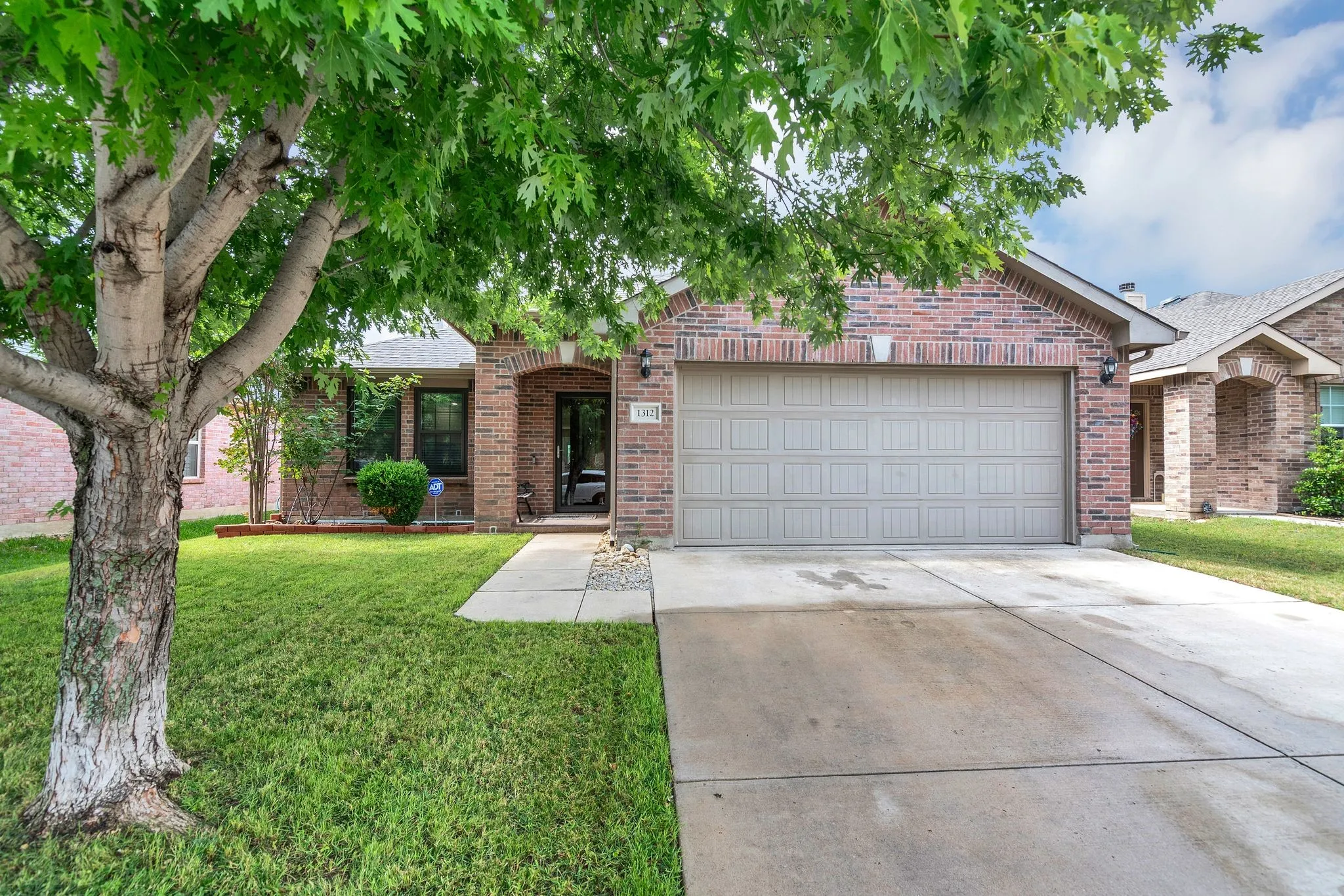 Single Family Residence For Sale in Denton County , 1312 Elkford Lane, Fort Worth, Texas 76247, 3 Bedrooms, 2 Bathrooms, 2 Garage spaces, 1,868 Sqft, built in 2011, Price $314,000, mls#21281228, Real Estate Agent in Fort Worth, Homes For Sale in Denton county, Homes For Sale in Fort Worth, Realtor in Fort Worth Texas, Real Estate Brokerage Independent Realty Texas, Luminita Cordes Realtor