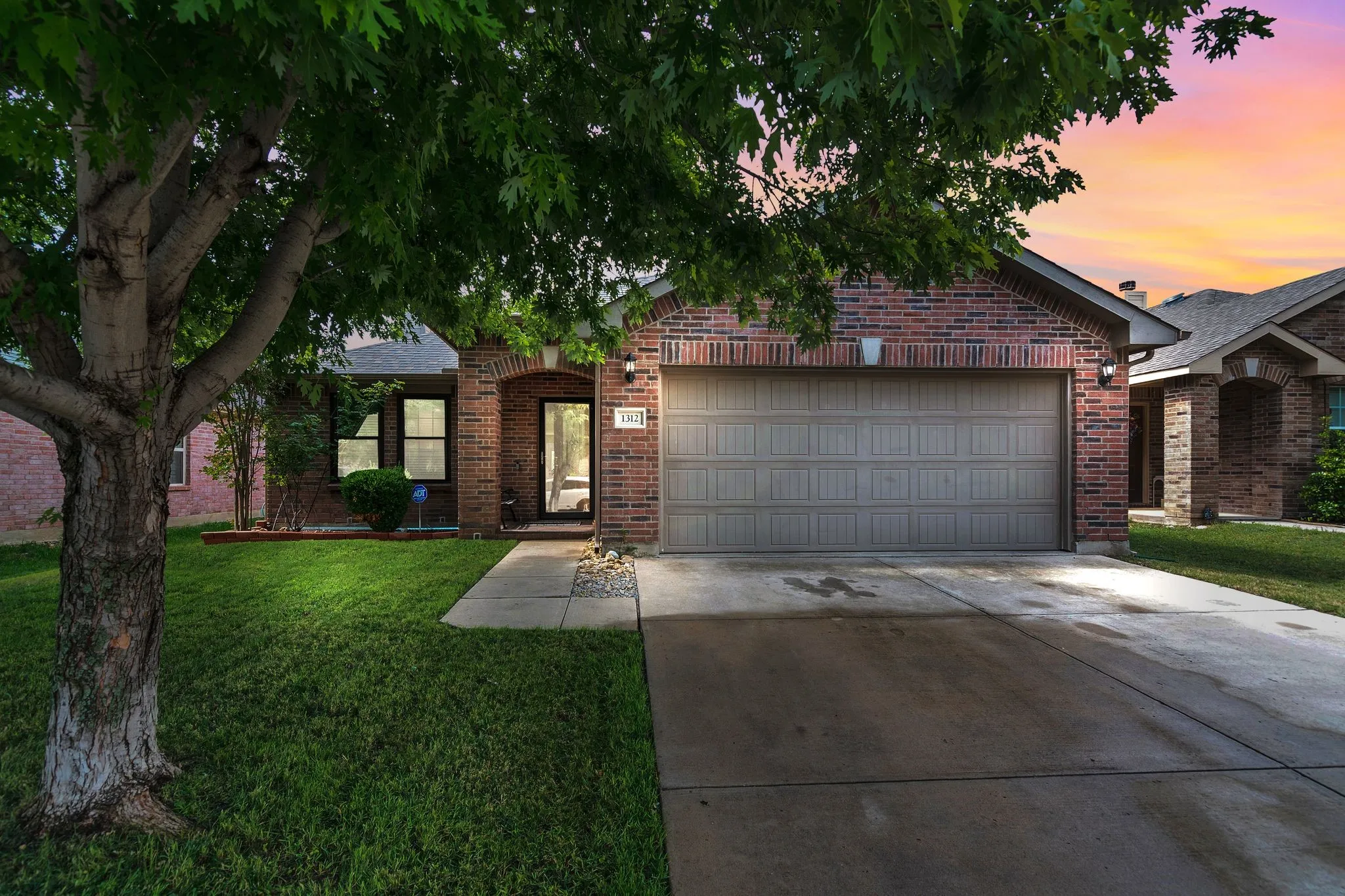Single Family Residence For Sale in Denton County , 1312 Elkford Lane, Fort Worth, Texas 76247, 3 Bedrooms, 2 Bathrooms, 2 Garage spaces, 1,868 Sqft, built in 2011, Price $314,000, mls#21281228, Real Estate Agent in Fort Worth, Homes For Sale in Denton county, Homes For Sale in Fort Worth, Realtor in Fort Worth Texas, Real Estate Brokerage Independent Realty Texas, Luminita Cordes Realtor