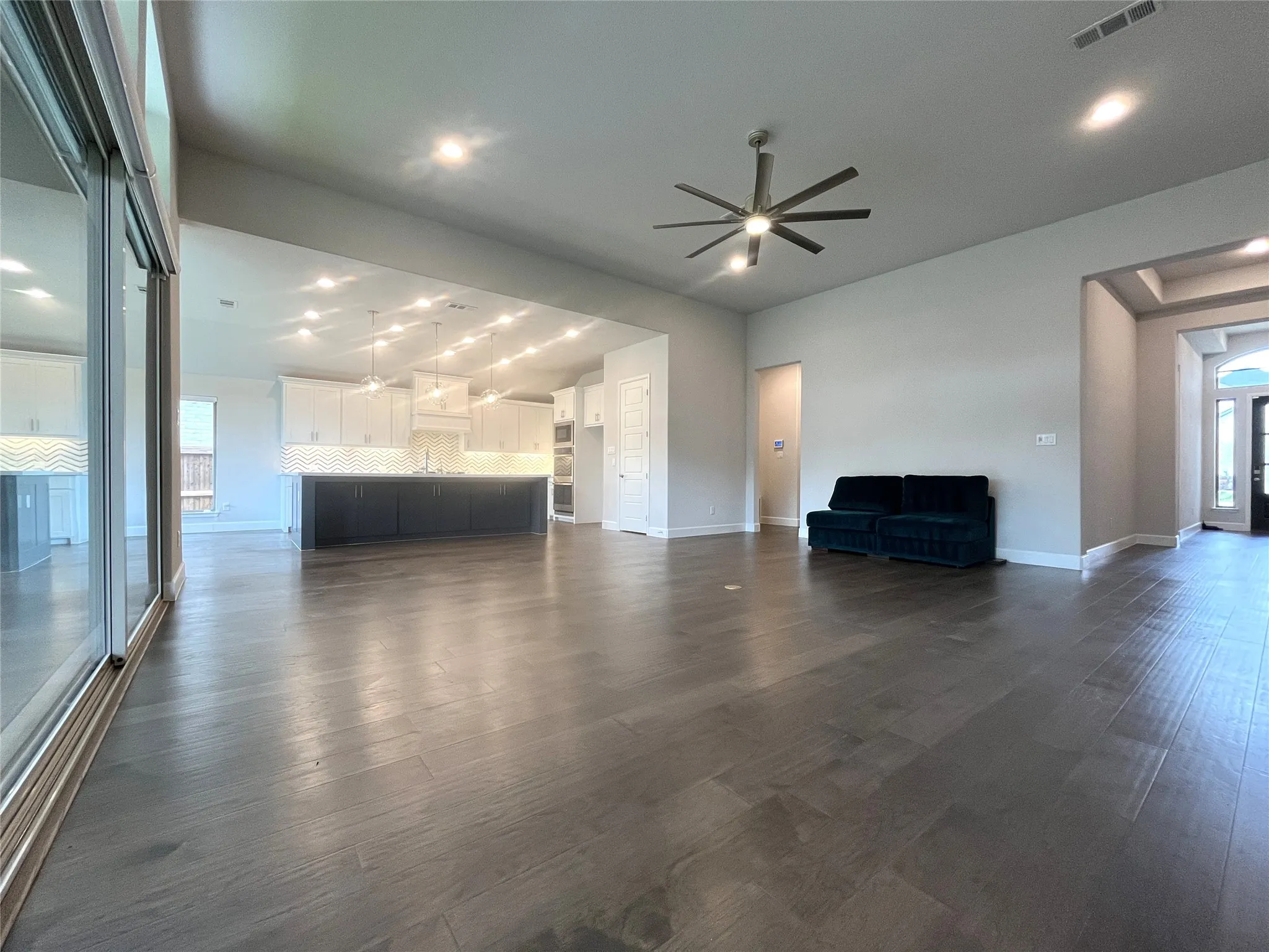 Single Family Residence For Sale in Ellis County , 2834 Midlake Drive, Midlothian, Texas 76065, 4 Bedroom, 4 Bathroom, 3 Garage spaces, 3,363 Sqft, built in 2022, mls#21281318, Real Estate Agent in Midlothian, Homes For Sale in Ellis county, Homes For Sale in Midlothian, Realtor in Midlothian Texas, Real Estate Brokerage Independent Realty Texas, Luminita Cordes Realtor