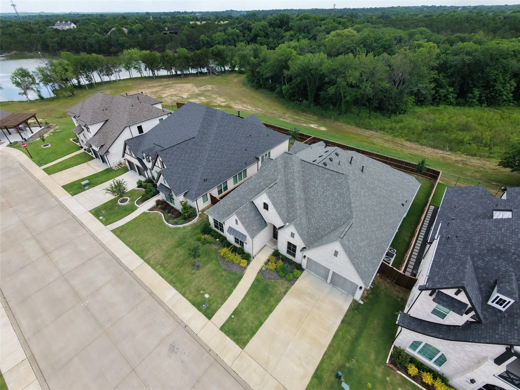 Single Family Residence For Sale in Ellis County , 2834 Midlake Drive, Midlothian, Texas 76065, 4 Bedroom, 4 Bathroom, 3 Garage spaces, 3,363 Sqft, built in 2022, mls#21281318, Real Estate Agent in Midlothian, Homes For Sale in Ellis county, Homes For Sale in Midlothian, Realtor in Midlothian Texas, Real Estate Brokerage Independent Realty Texas, Luminita Cordes Realtor