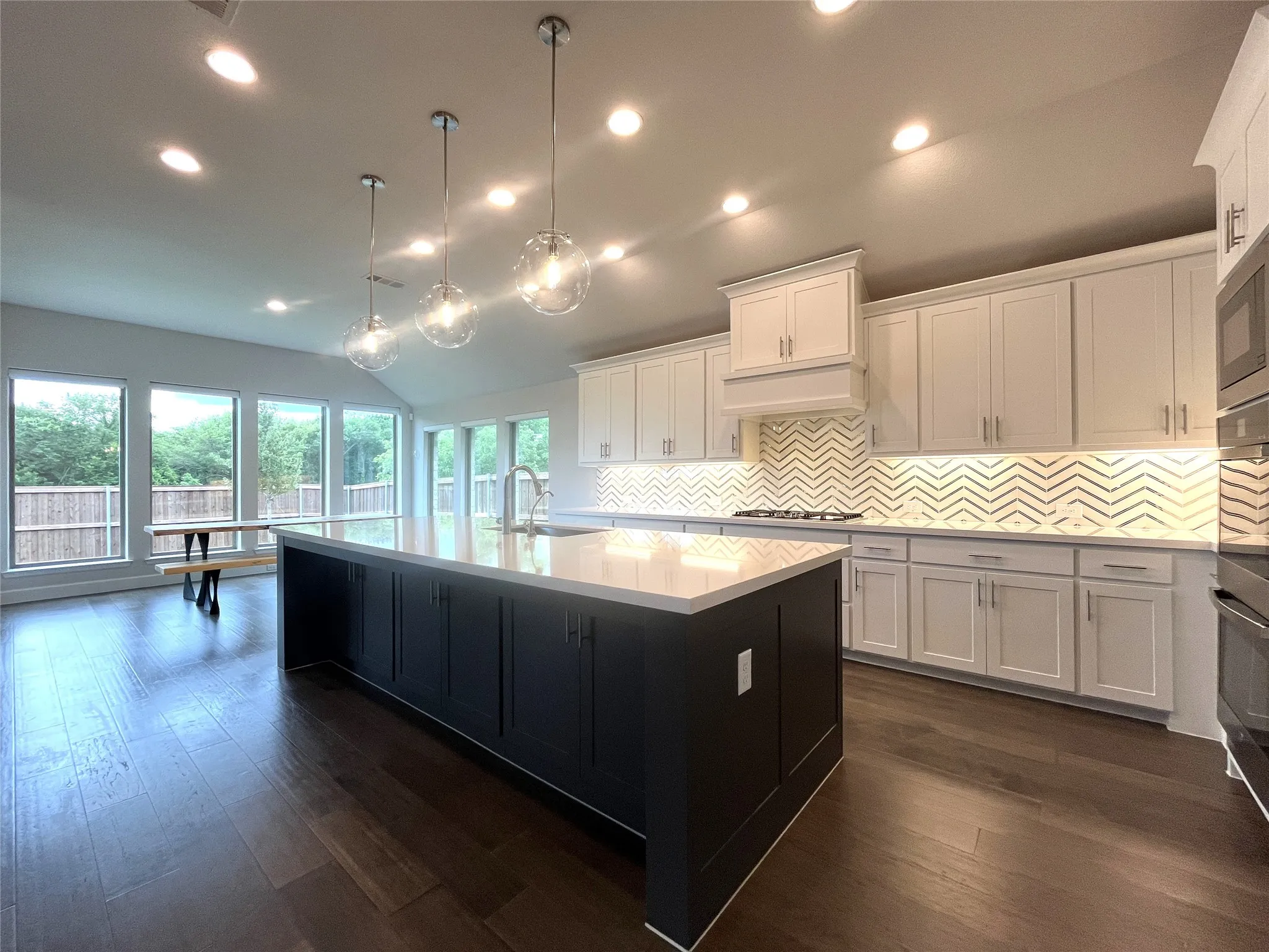 Single Family Residence For Sale in Ellis County , 2834 Midlake Drive, Midlothian, Texas 76065, 4 Bedroom, 4 Bathroom, 3 Garage spaces, 3,363 Sqft, built in 2022, mls#21281318, Real Estate Agent in Midlothian, Homes For Sale in Ellis county, Homes For Sale in Midlothian, Realtor in Midlothian Texas, Real Estate Brokerage Independent Realty Texas, Luminita Cordes Realtor