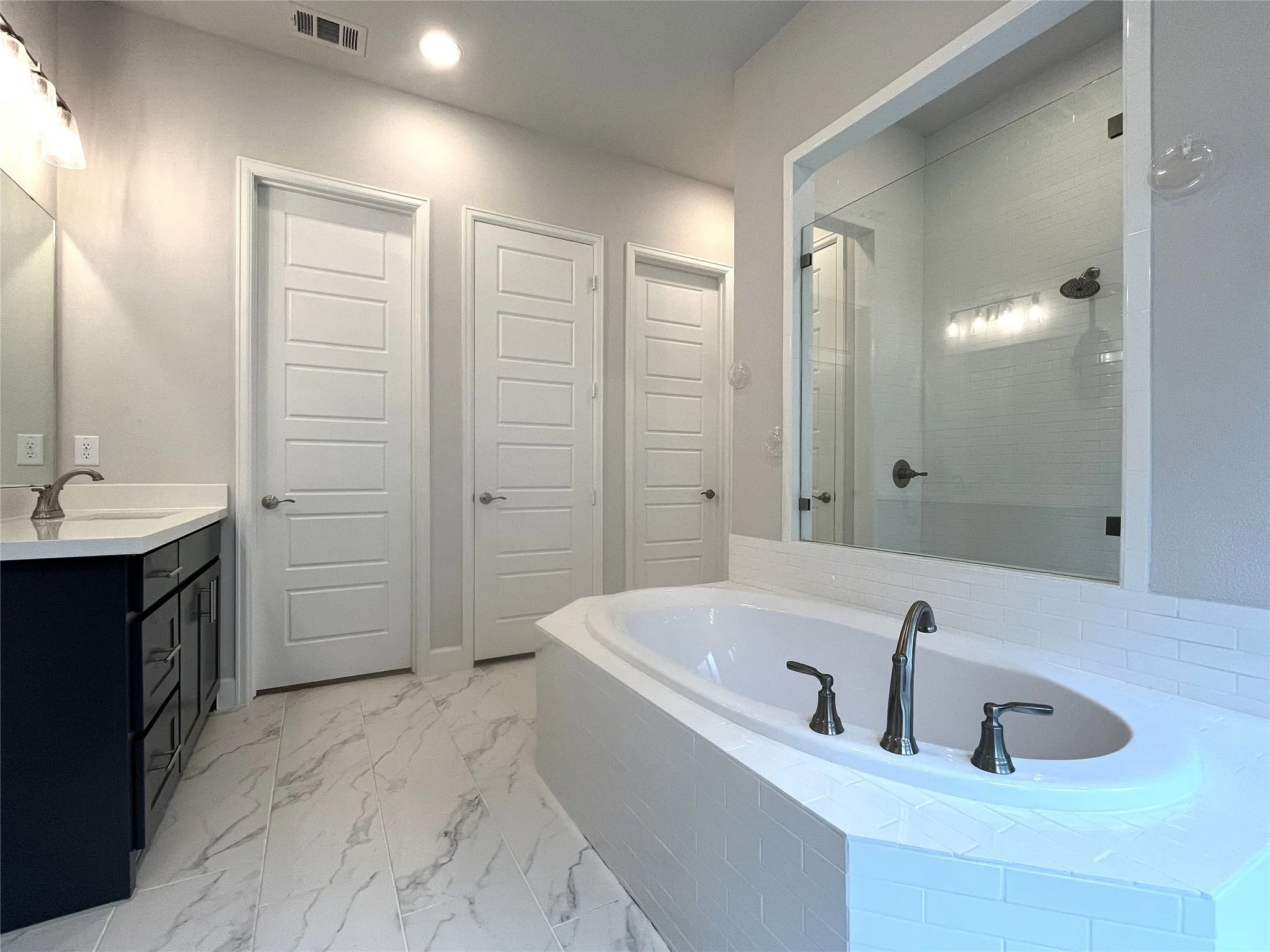 Single Family Residence For Sale in Ellis County , 2834 Midlake Drive, Midlothian, Texas 76065, 4 Bedroom, 4 Bathroom, 3 Garage spaces, 3,363 Sqft, built in 2022, mls#21281318, Real Estate Agent in Midlothian, Homes For Sale in Ellis county, Homes For Sale in Midlothian, Realtor in Midlothian Texas, Real Estate Brokerage Independent Realty Texas, Luminita Cordes Realtor