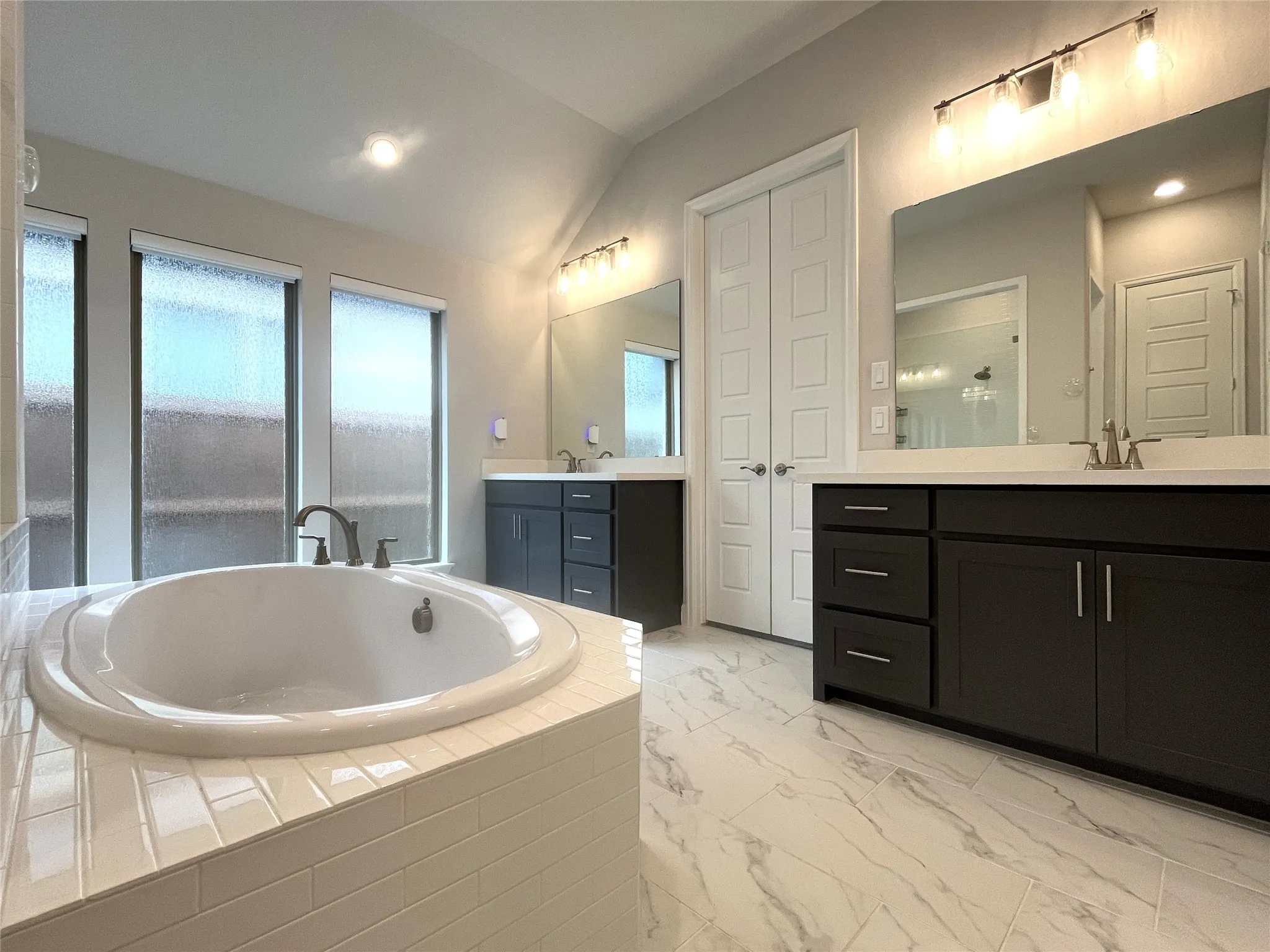 Single Family Residence For Sale in Ellis County , 2834 Midlake Drive, Midlothian, Texas 76065, 4 Bedroom, 4 Bathroom, 3 Garage spaces, 3,363 Sqft, built in 2022, mls#21281318, Real Estate Agent in Midlothian, Homes For Sale in Ellis county, Homes For Sale in Midlothian, Realtor in Midlothian Texas, Real Estate Brokerage Independent Realty Texas, Luminita Cordes Realtor