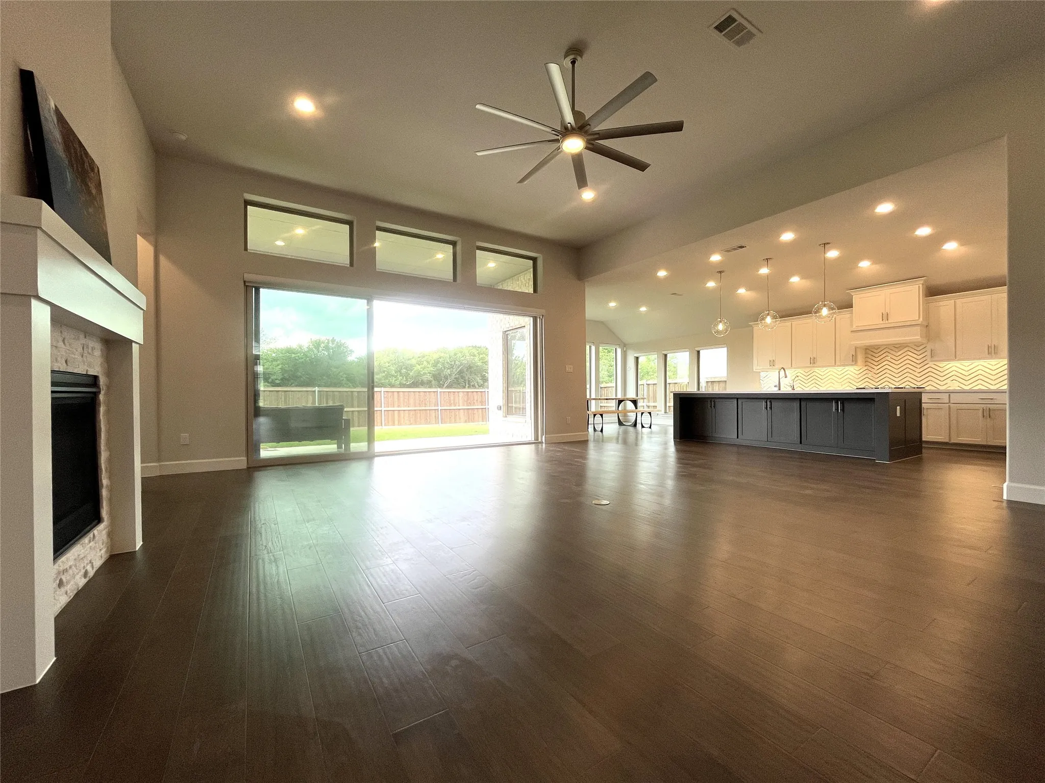 Single Family Residence For Sale in Ellis County , 2834 Midlake Drive, Midlothian, Texas 76065, 4 Bedroom, 4 Bathroom, 3 Garage spaces, 3,363 Sqft, built in 2022, mls#21281318, Real Estate Agent in Midlothian, Homes For Sale in Ellis county, Homes For Sale in Midlothian, Realtor in Midlothian Texas, Real Estate Brokerage Independent Realty Texas, Luminita Cordes Realtor