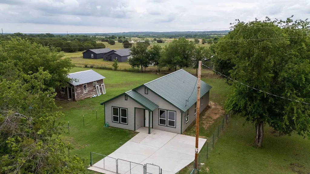 Single Family Residence For Sale in Bosque County , 328 E Norway Street, Walnut Springs, Texas 76690, 3 Bedrooms, 2 Bathrooms, Garage spaces, 1,335 Sqft, built in 2024, Price $255,000, mls#21281404, Real Estate Agent in Walnut Springs, Homes For Sale in Bosque county, Homes For Sale in Walnut Springs, Realtor in Walnut Springs Texas, Real Estate Brokerage Independent Realty Texas, Luminita Cordes Realtor