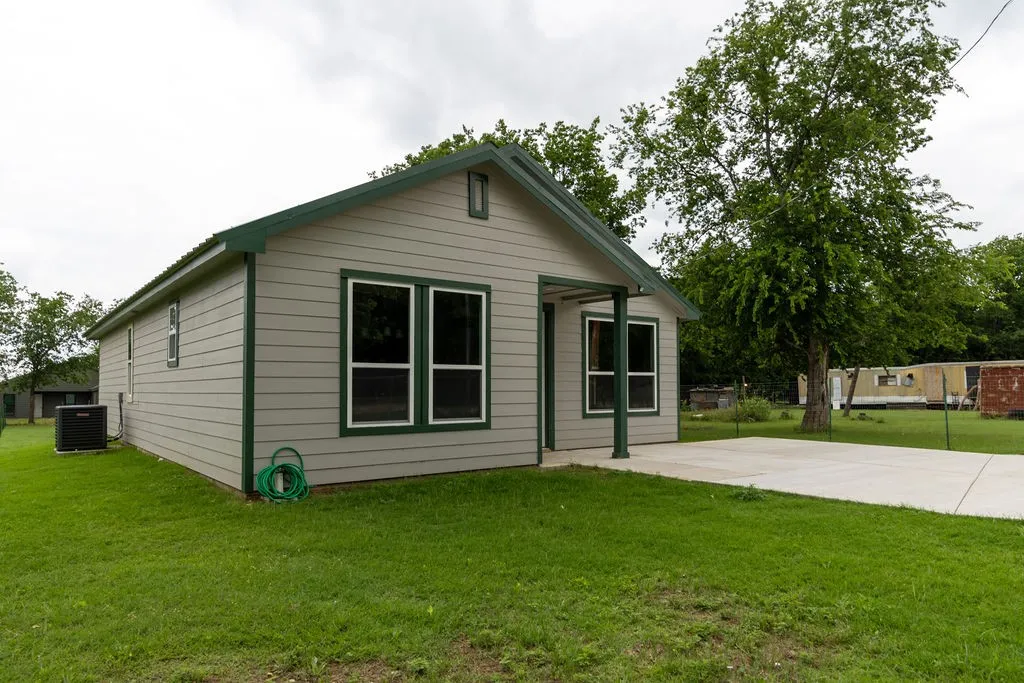 Single Family Residence For Sale in Bosque County , 328 E Norway Street, Walnut Springs, Texas 76690, 3 Bedrooms, 2 Bathrooms, Garage spaces, 1,335 Sqft, built in 2024, Price $255,000, mls#21281404, Real Estate Agent in Walnut Springs, Homes For Sale in Bosque county, Homes For Sale in Walnut Springs, Realtor in Walnut Springs Texas, Real Estate Brokerage Independent Realty Texas, Luminita Cordes Realtor