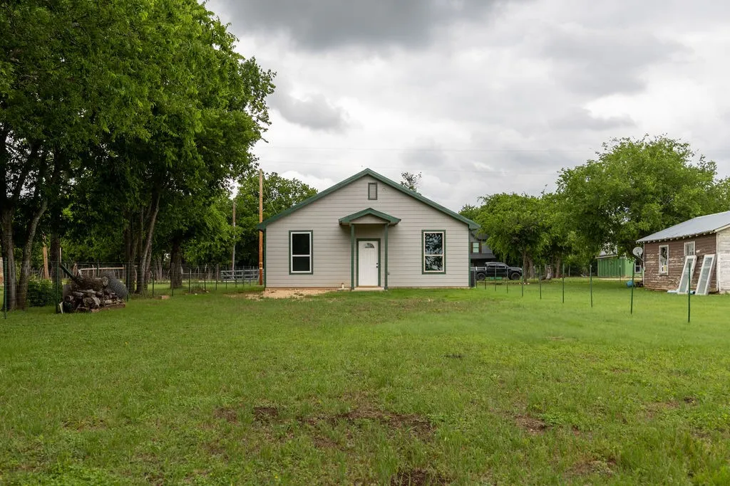 Single Family Residence For Sale in Bosque County , 328 E Norway Street, Walnut Springs, Texas 76690, 3 Bedrooms, 2 Bathrooms, Garage spaces, 1,335 Sqft, built in 2024, Price $255,000, mls#21281404, Real Estate Agent in Walnut Springs, Homes For Sale in Bosque county, Homes For Sale in Walnut Springs, Realtor in Walnut Springs Texas, Real Estate Brokerage Independent Realty Texas, Luminita Cordes Realtor