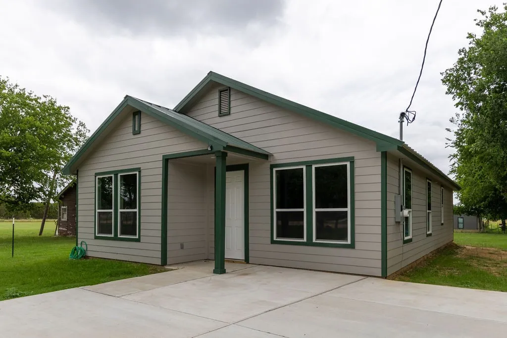 Single Family Residence For Sale in Bosque County , 328 E Norway Street, Walnut Springs, Texas 76690, 3 Bedrooms, 2 Bathrooms, Garage spaces, 1,335 Sqft, built in 2024, Price $255,000, mls#21281404, Real Estate Agent in Walnut Springs, Homes For Sale in Bosque county, Homes For Sale in Walnut Springs, Realtor in Walnut Springs Texas, Real Estate Brokerage Independent Realty Texas, Luminita Cordes Realtor