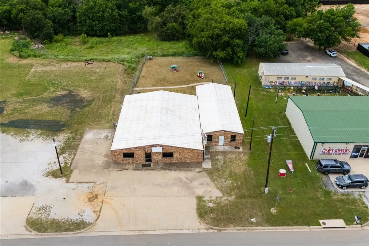 Office For Sale in Tarrant County , 11361 & 11363 FM 730 N, Reno, Texas 76020, 0, 0, Garage spaces, 4,500 Sqft, built in 1986, mls#21276802, Real Estate Agent in Reno, Homes For Sale in Tarrant county, Homes For Sale in Reno, Realtor in Reno Texas, Real Estate Brokerage Independent Realty Texas, Luminita Cordes Realtor