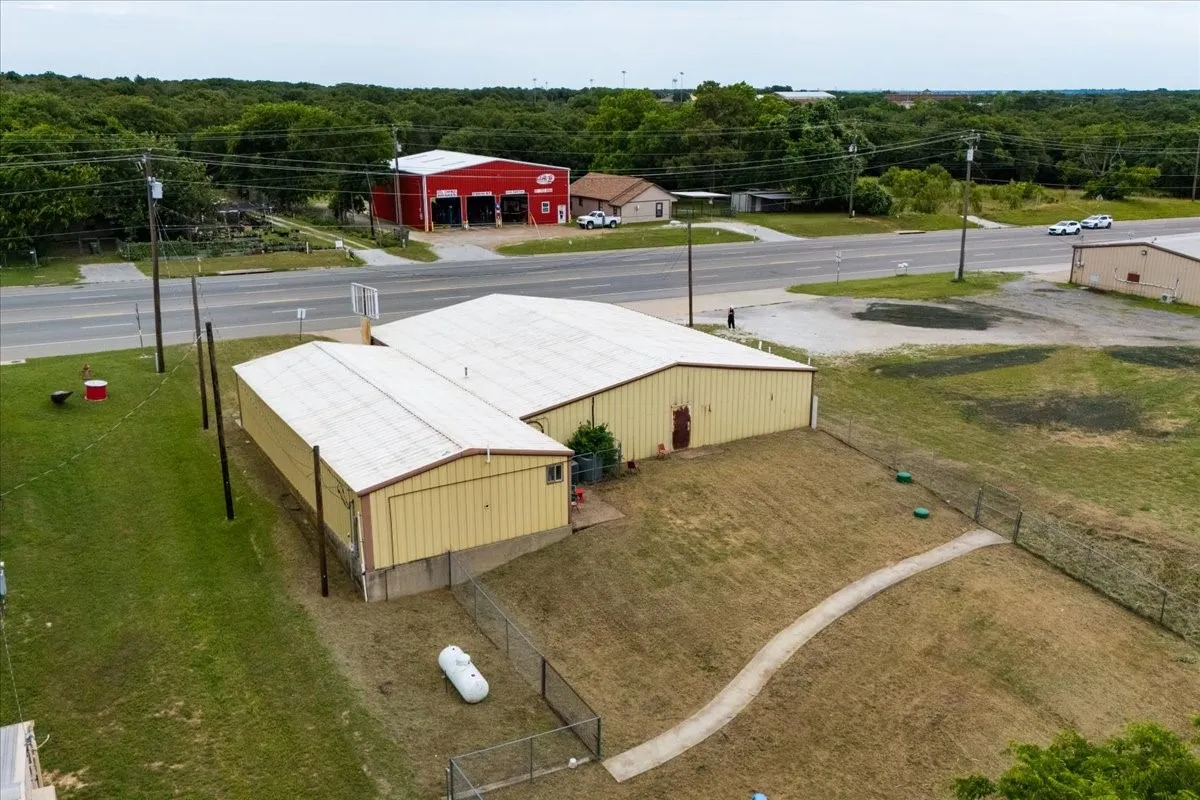 Office For Sale in Tarrant County , 11361 & 11363 FM 730 N, Reno, Texas 76020, 0, 0, Garage spaces, 4,500 Sqft, built in 1986, mls#21276802, Real Estate Agent in Reno, Homes For Sale in Tarrant county, Homes For Sale in Reno, Realtor in Reno Texas, Real Estate Brokerage Independent Realty Texas, Luminita Cordes Realtor