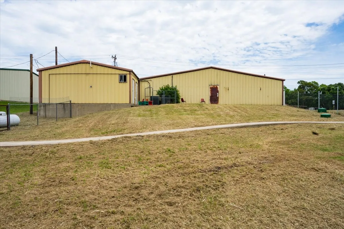 Office For Sale in Tarrant County , 11361 & 11363 FM 730 N, Reno, Texas 76020, 0, 0, Garage spaces, 4,500 Sqft, built in 1986, mls#21276802, Real Estate Agent in Reno, Homes For Sale in Tarrant county, Homes For Sale in Reno, Realtor in Reno Texas, Real Estate Brokerage Independent Realty Texas, Luminita Cordes Realtor
