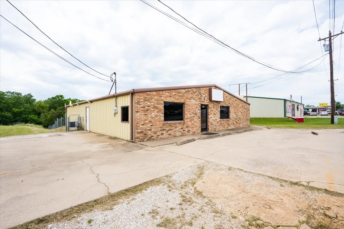 Office For Sale in Tarrant County , 11361 & 11363 FM 730 N, Reno, Texas 76020, 0, 0, Garage spaces, 4,500 Sqft, built in 1986, mls#21276802, Real Estate Agent in Reno, Homes For Sale in Tarrant county, Homes For Sale in Reno, Realtor in Reno Texas, Real Estate Brokerage Independent Realty Texas, Luminita Cordes Realtor
