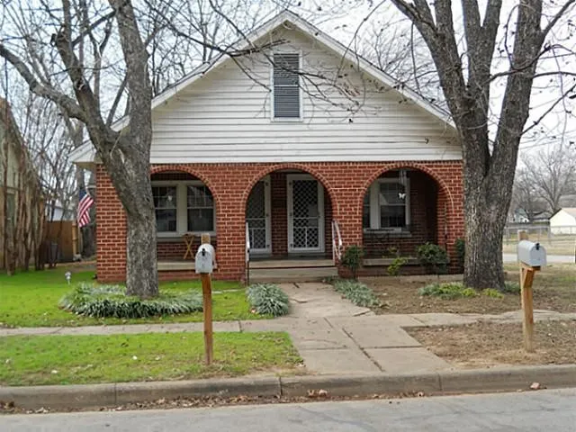 Single Family Residence For Sale in Johnson County , 743 N Buffalo Avenue, Cleburne, Texas 76033, 1 Bedroom, 1 Bathroom, Garage spaces, 1,532 Sqft, built in 1950, mls#21281620, Real Estate Agent in Cleburne, Homes For Sale in Johnson county, Homes For Sale in Cleburne, Realtor in Cleburne Texas, Real Estate Brokerage Independent Realty Texas, Luminita Cordes Realtor