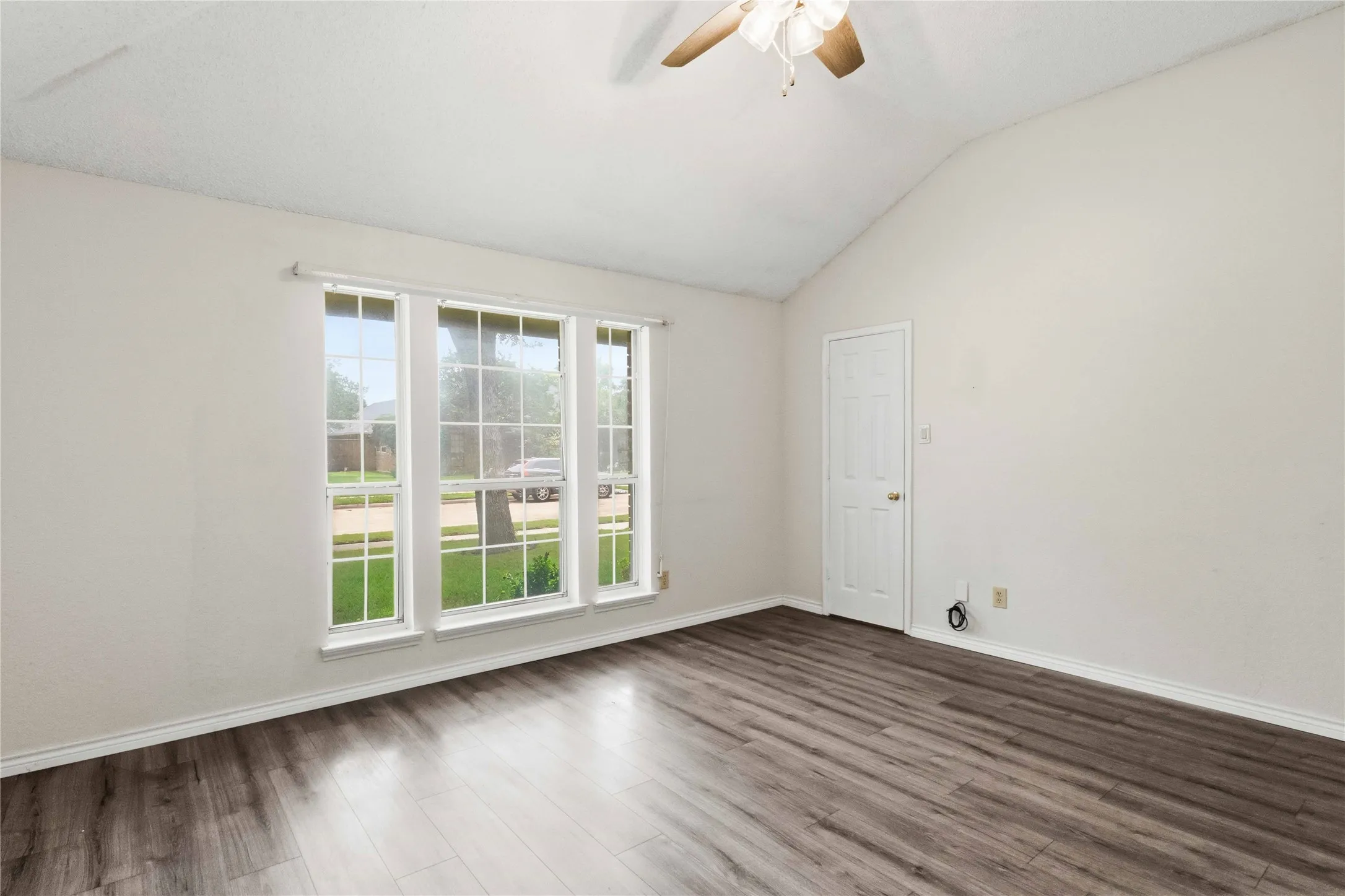 Single Family Residence For Sale in Dallas County , 1403 BAKER, Cedar Hill, Texas 75104, 4 Bedroom, 2 Bathroom, 2 Garage spaces, 1,823 Sqft, built in 1987, mls#21280917, Real Estate Agent in Cedar Hill, Homes For Sale in Dallas county, Homes For Sale in Cedar Hill, Realtor in Cedar Hill Texas, Real Estate Brokerage Independent Realty Texas, Luminita Cordes Realtor