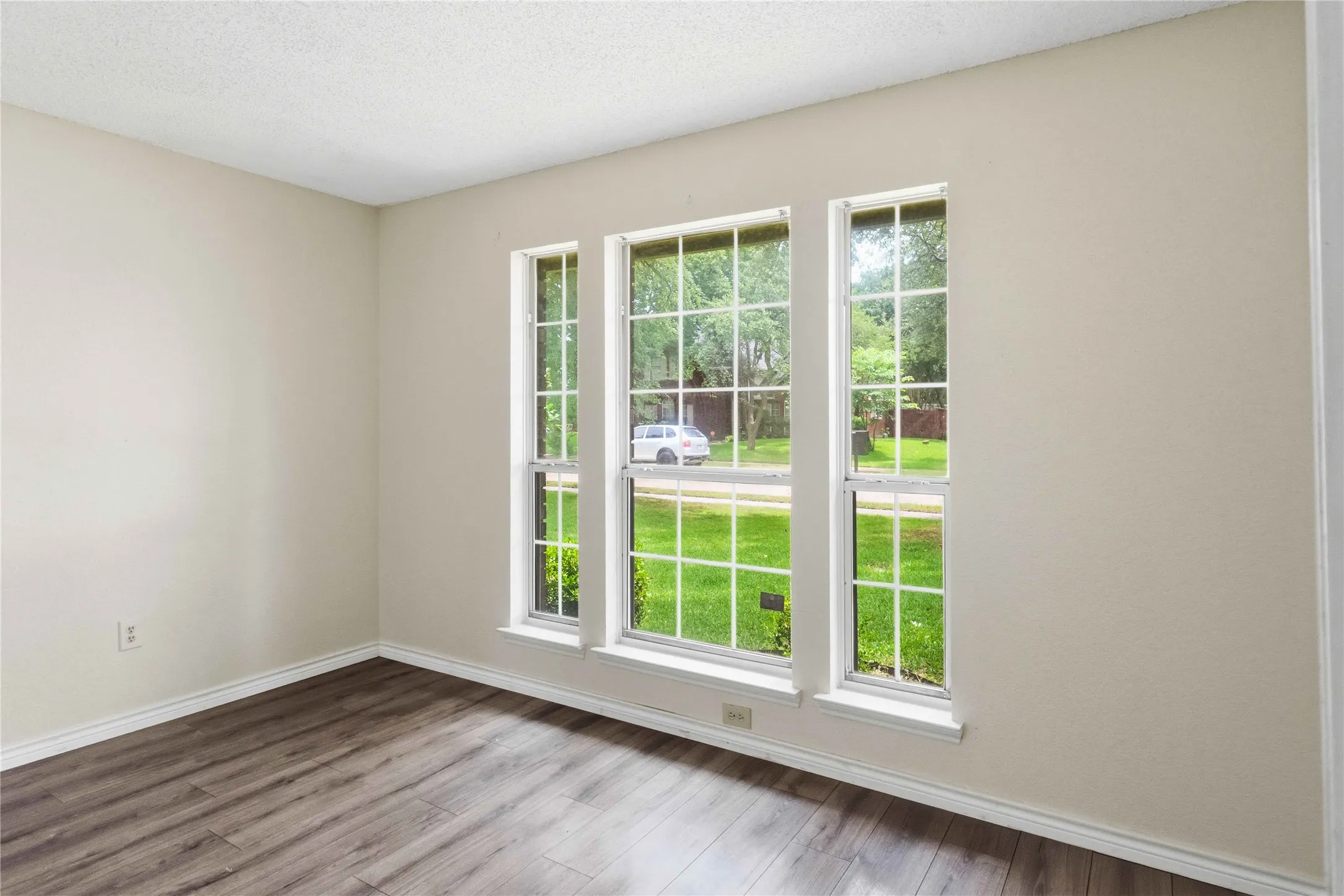 Single Family Residence For Sale in Dallas County , 1403 BAKER, Cedar Hill, Texas 75104, 4 Bedroom, 2 Bathroom, 2 Garage spaces, 1,823 Sqft, built in 1987, mls#21280917, Real Estate Agent in Cedar Hill, Homes For Sale in Dallas county, Homes For Sale in Cedar Hill, Realtor in Cedar Hill Texas, Real Estate Brokerage Independent Realty Texas, Luminita Cordes Realtor