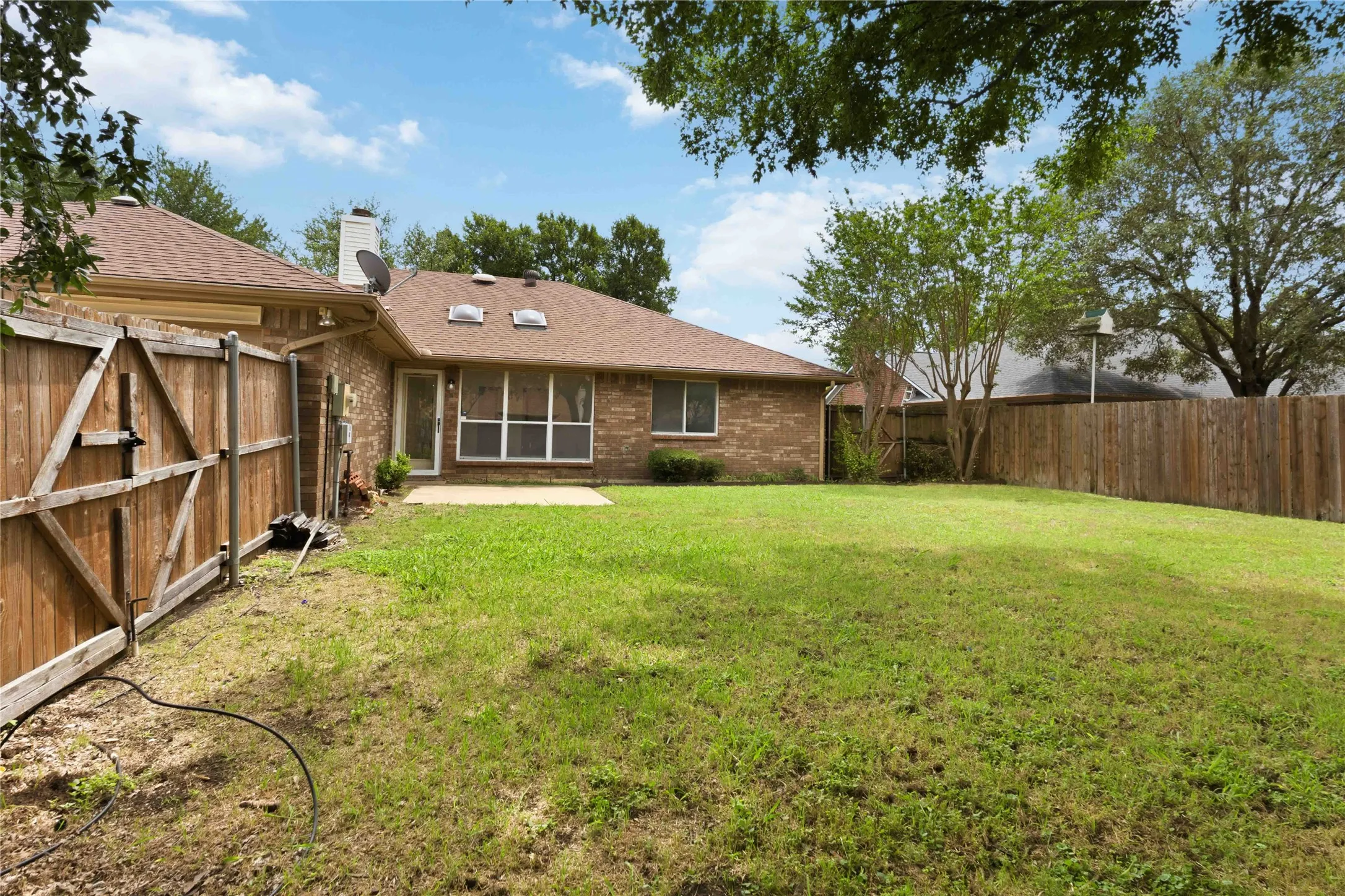 Single Family Residence For Sale in Dallas County , 1403 BAKER, Cedar Hill, Texas 75104, 4 Bedroom, 2 Bathroom, 2 Garage spaces, 1,823 Sqft, built in 1987, mls#21280917, Real Estate Agent in Cedar Hill, Homes For Sale in Dallas county, Homes For Sale in Cedar Hill, Realtor in Cedar Hill Texas, Real Estate Brokerage Independent Realty Texas, Luminita Cordes Realtor
