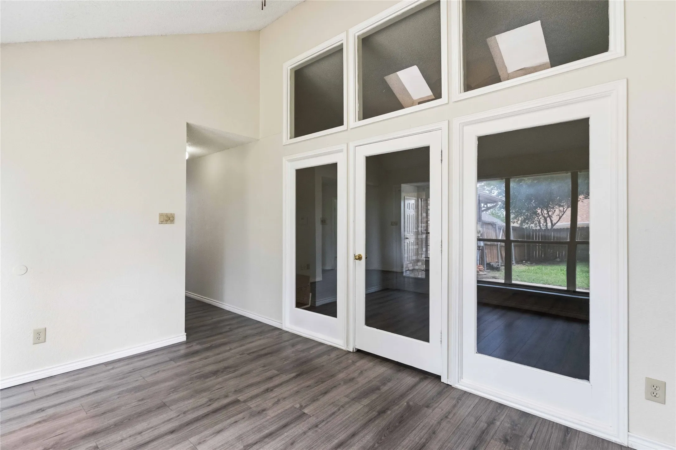 Single Family Residence For Sale in Dallas County , 1403 BAKER, Cedar Hill, Texas 75104, 4 Bedroom, 2 Bathroom, 2 Garage spaces, 1,823 Sqft, built in 1987, mls#21280917, Real Estate Agent in Cedar Hill, Homes For Sale in Dallas county, Homes For Sale in Cedar Hill, Realtor in Cedar Hill Texas, Real Estate Brokerage Independent Realty Texas, Luminita Cordes Realtor