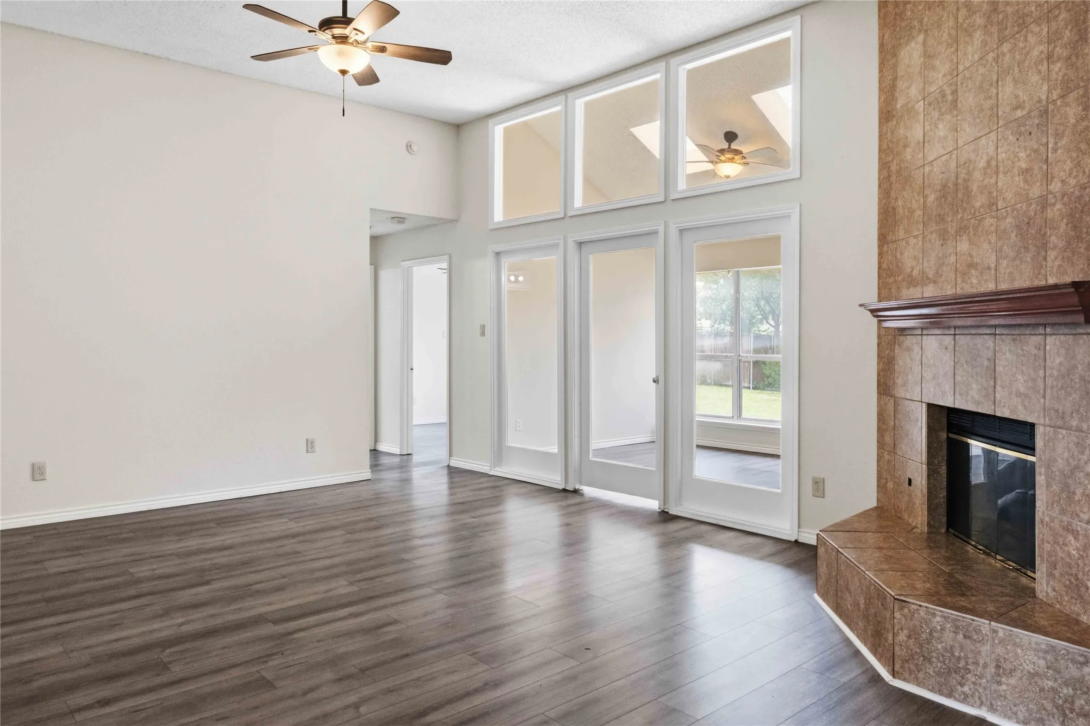 Single Family Residence For Sale in Dallas County , 1403 BAKER, Cedar Hill, Texas 75104, 4 Bedroom, 2 Bathroom, 2 Garage spaces, 1,823 Sqft, built in 1987, mls#21280917, Real Estate Agent in Cedar Hill, Homes For Sale in Dallas county, Homes For Sale in Cedar Hill, Realtor in Cedar Hill Texas, Real Estate Brokerage Independent Realty Texas, Luminita Cordes Realtor