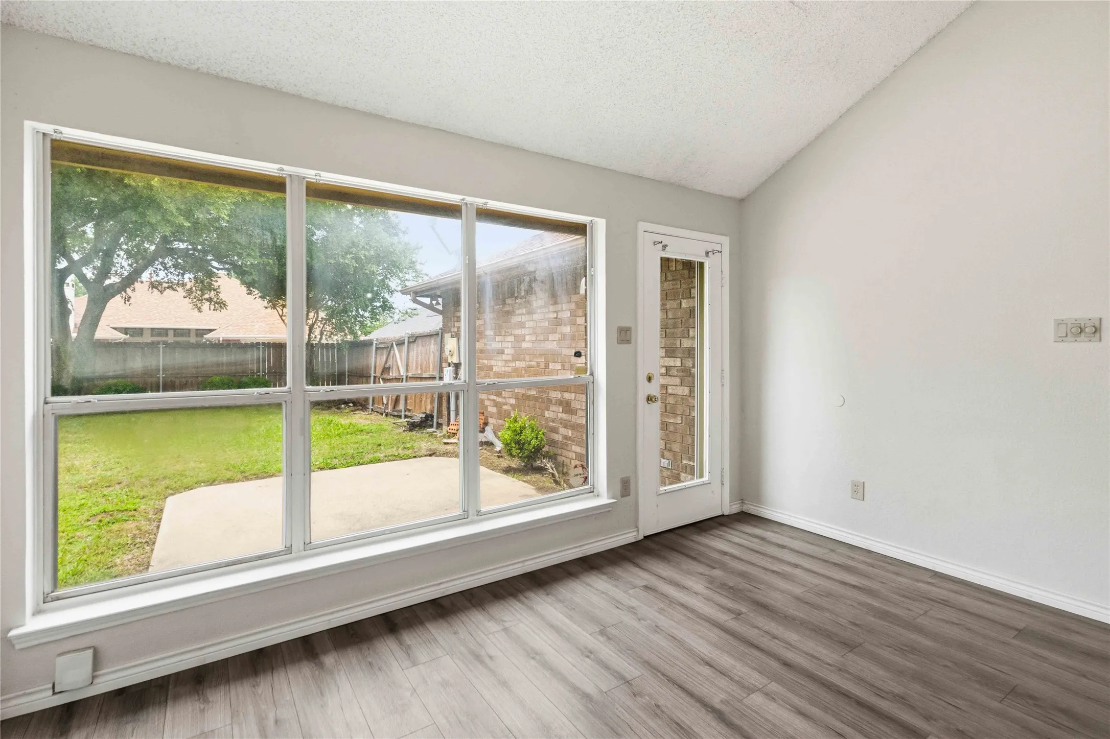 Single Family Residence For Sale in Dallas County , 1403 BAKER, Cedar Hill, Texas 75104, 4 Bedroom, 2 Bathroom, 2 Garage spaces, 1,823 Sqft, built in 1987, mls#21280917, Real Estate Agent in Cedar Hill, Homes For Sale in Dallas county, Homes For Sale in Cedar Hill, Realtor in Cedar Hill Texas, Real Estate Brokerage Independent Realty Texas, Luminita Cordes Realtor