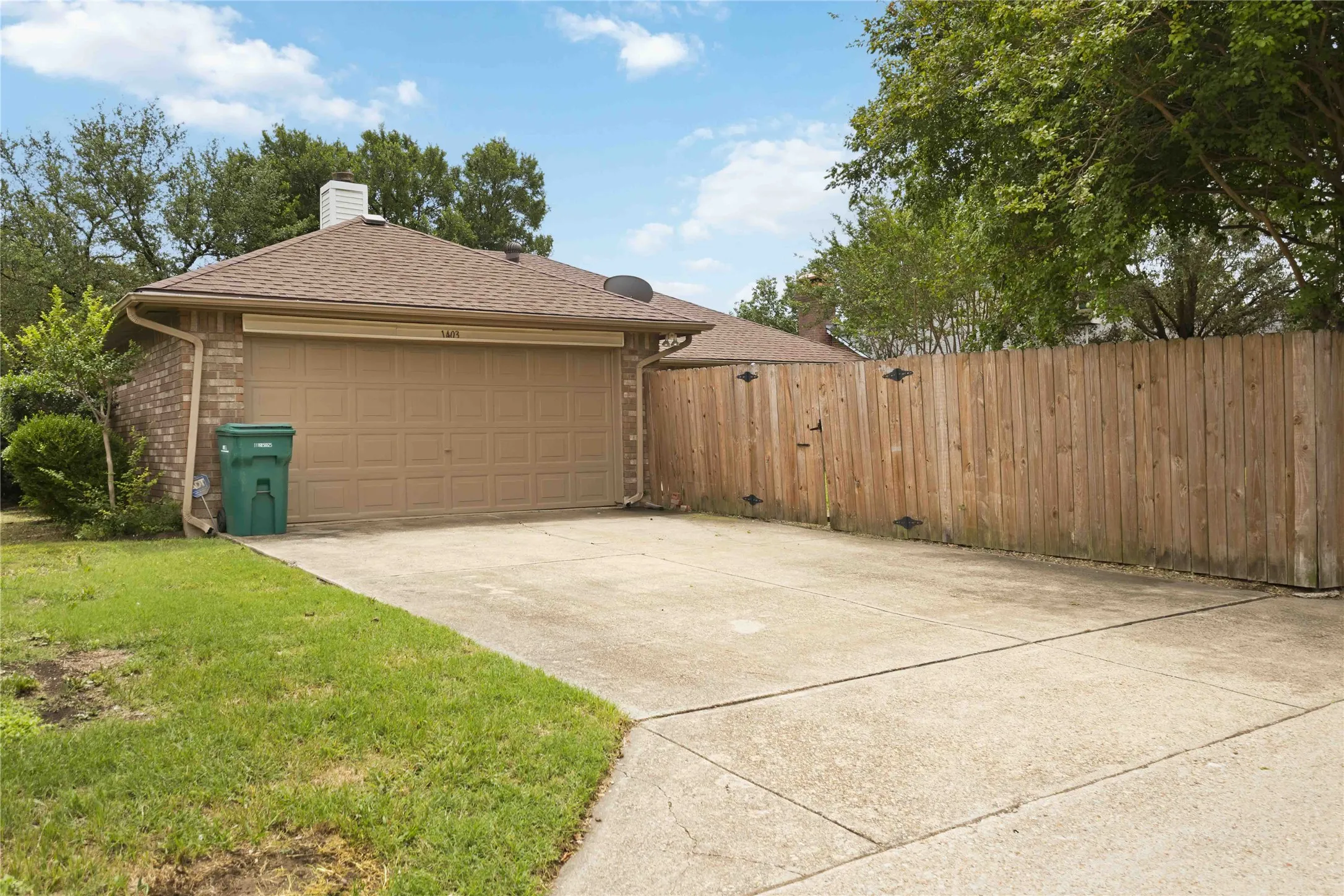 Single Family Residence For Sale in Dallas County , 1403 BAKER, Cedar Hill, Texas 75104, 4 Bedroom, 2 Bathroom, 2 Garage spaces, 1,823 Sqft, built in 1987, mls#21280917, Real Estate Agent in Cedar Hill, Homes For Sale in Dallas county, Homes For Sale in Cedar Hill, Realtor in Cedar Hill Texas, Real Estate Brokerage Independent Realty Texas, Luminita Cordes Realtor