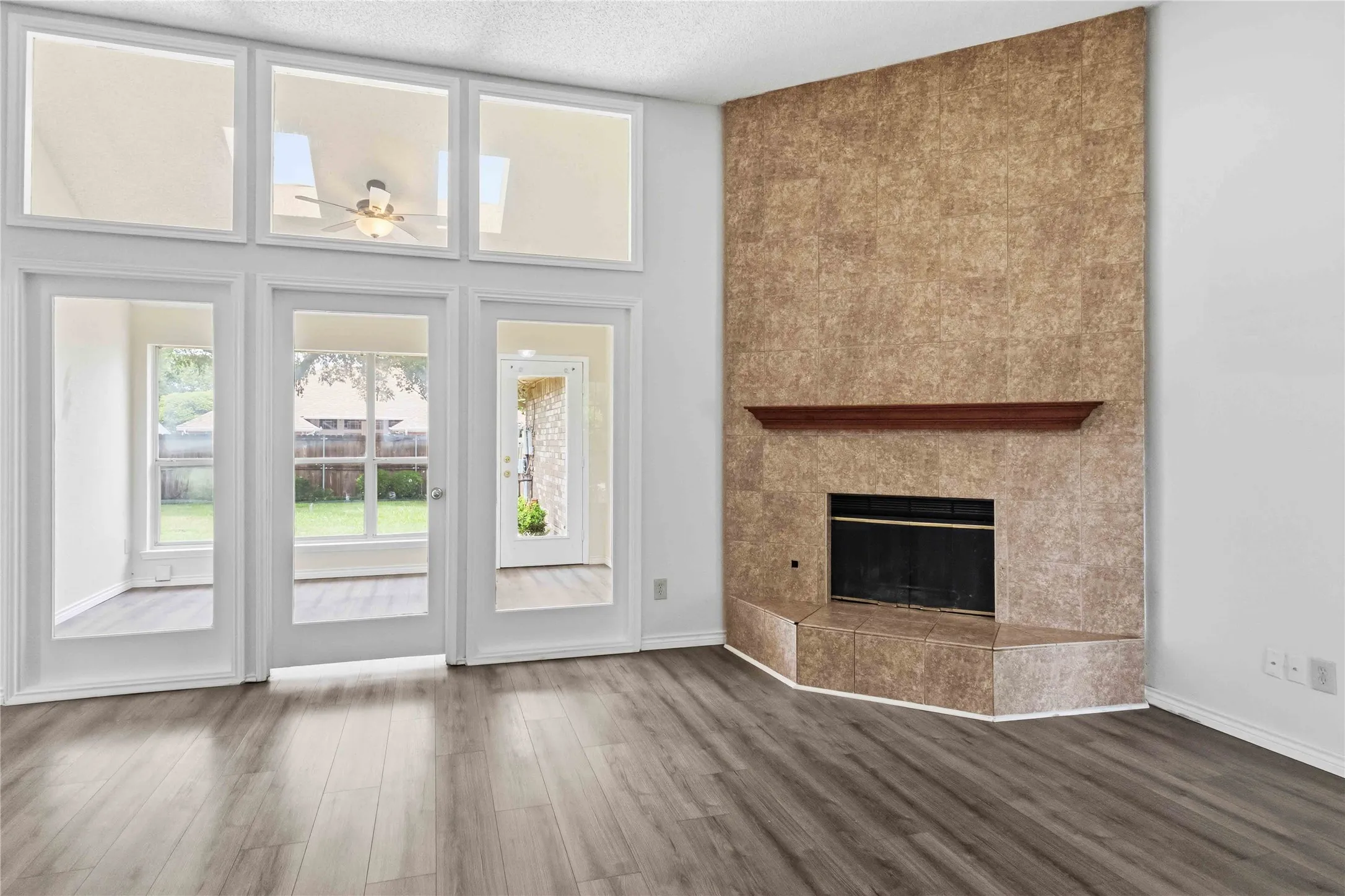 Single Family Residence For Sale in Dallas County , 1403 BAKER, Cedar Hill, Texas 75104, 4 Bedroom, 2 Bathroom, 2 Garage spaces, 1,823 Sqft, built in 1987, mls#21280917, Real Estate Agent in Cedar Hill, Homes For Sale in Dallas county, Homes For Sale in Cedar Hill, Realtor in Cedar Hill Texas, Real Estate Brokerage Independent Realty Texas, Luminita Cordes Realtor