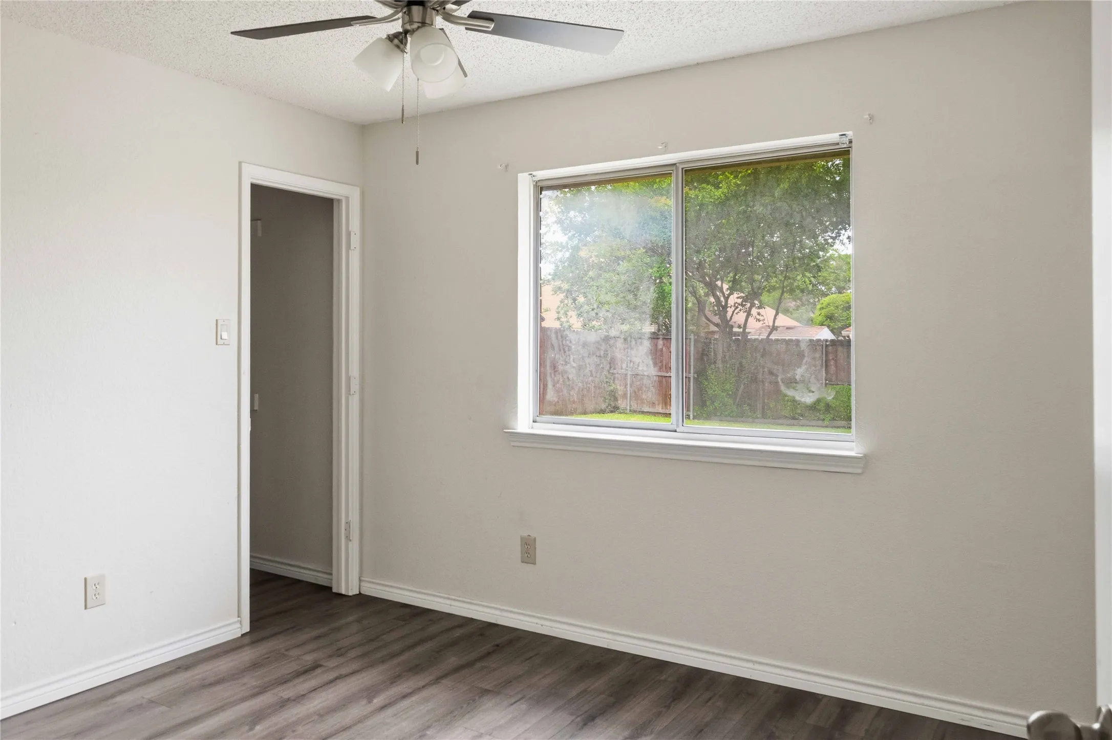 Single Family Residence For Sale in Dallas County , 1403 BAKER, Cedar Hill, Texas 75104, 4 Bedroom, 2 Bathroom, 2 Garage spaces, 1,823 Sqft, built in 1987, mls#21280917, Real Estate Agent in Cedar Hill, Homes For Sale in Dallas county, Homes For Sale in Cedar Hill, Realtor in Cedar Hill Texas, Real Estate Brokerage Independent Realty Texas, Luminita Cordes Realtor