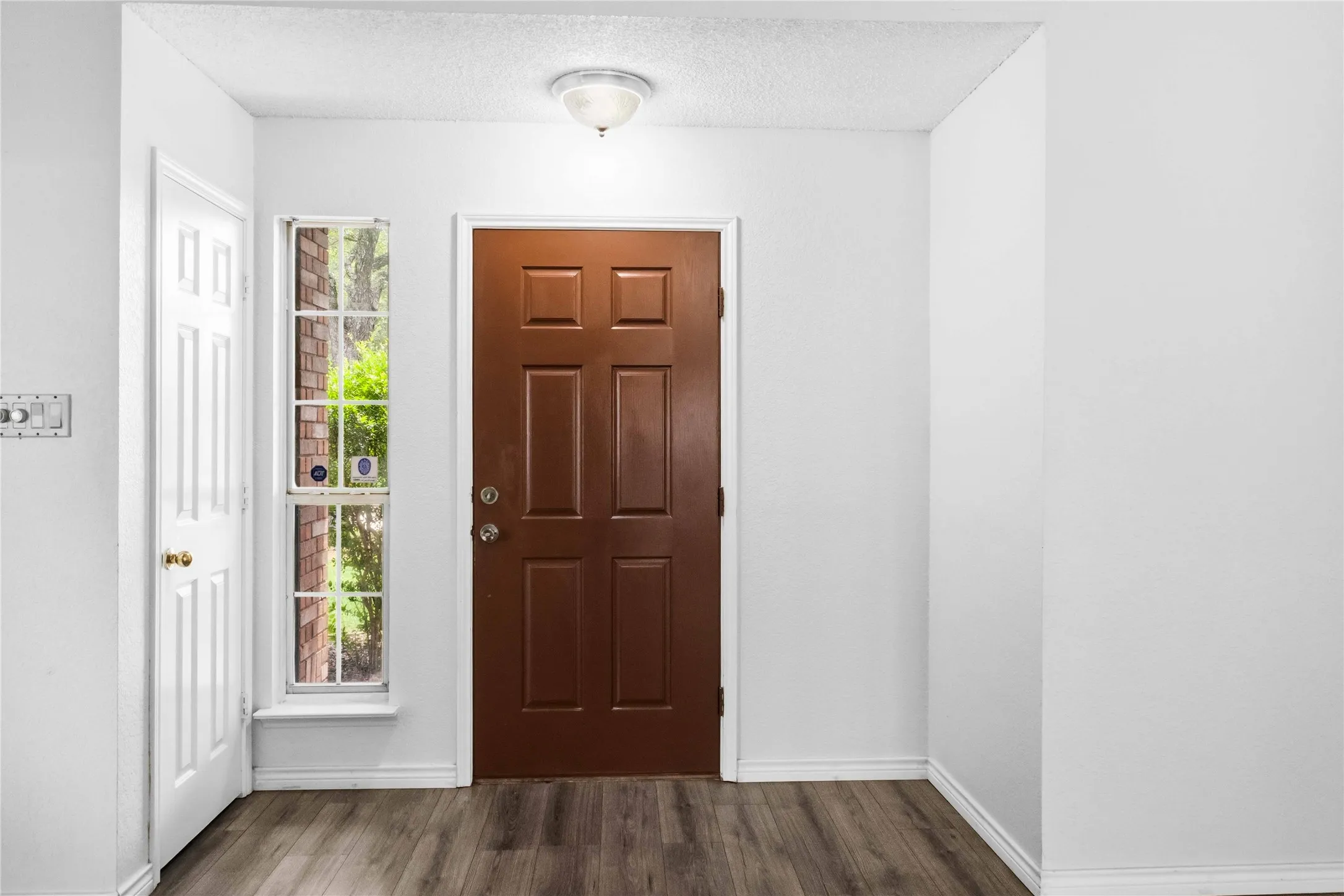 Single Family Residence For Sale in Dallas County , 1403 BAKER, Cedar Hill, Texas 75104, 4 Bedroom, 2 Bathroom, 2 Garage spaces, 1,823 Sqft, built in 1987, mls#21280917, Real Estate Agent in Cedar Hill, Homes For Sale in Dallas county, Homes For Sale in Cedar Hill, Realtor in Cedar Hill Texas, Real Estate Brokerage Independent Realty Texas, Luminita Cordes Realtor
