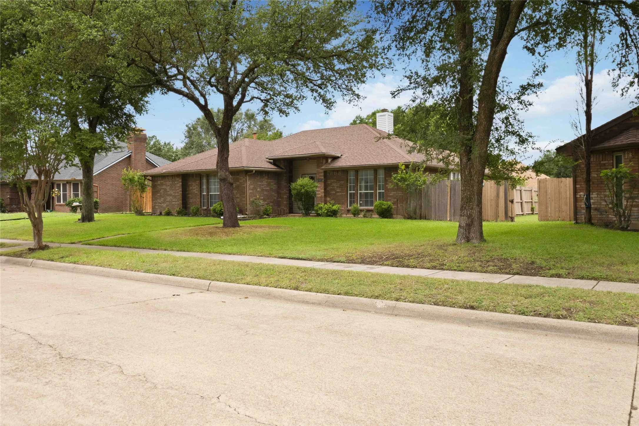 Single Family Residence For Sale in Dallas County , 1403 BAKER, Cedar Hill, Texas 75104, 4 Bedroom, 2 Bathroom, 2 Garage spaces, 1,823 Sqft, built in 1987, mls#21280917, Real Estate Agent in Cedar Hill, Homes For Sale in Dallas county, Homes For Sale in Cedar Hill, Realtor in Cedar Hill Texas, Real Estate Brokerage Independent Realty Texas, Luminita Cordes Realtor