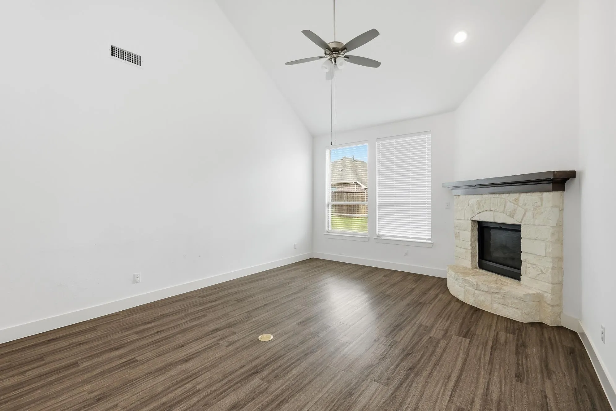 Single Family Residence For Sale in Denton County , 4005 Big Prairie Drive, Aubrey, Texas 76227, 5 Bedroom, 4 Bathroom, 2 Garage spaces, 2,578 Sqft, built in 2018, mls#21274905, Real Estate Agent in Aubrey, Homes For Sale in Denton county, Homes For Sale in Aubrey, Realtor in Aubrey Texas, Real Estate Brokerage Independent Realty Texas, Luminita Cordes Realtor