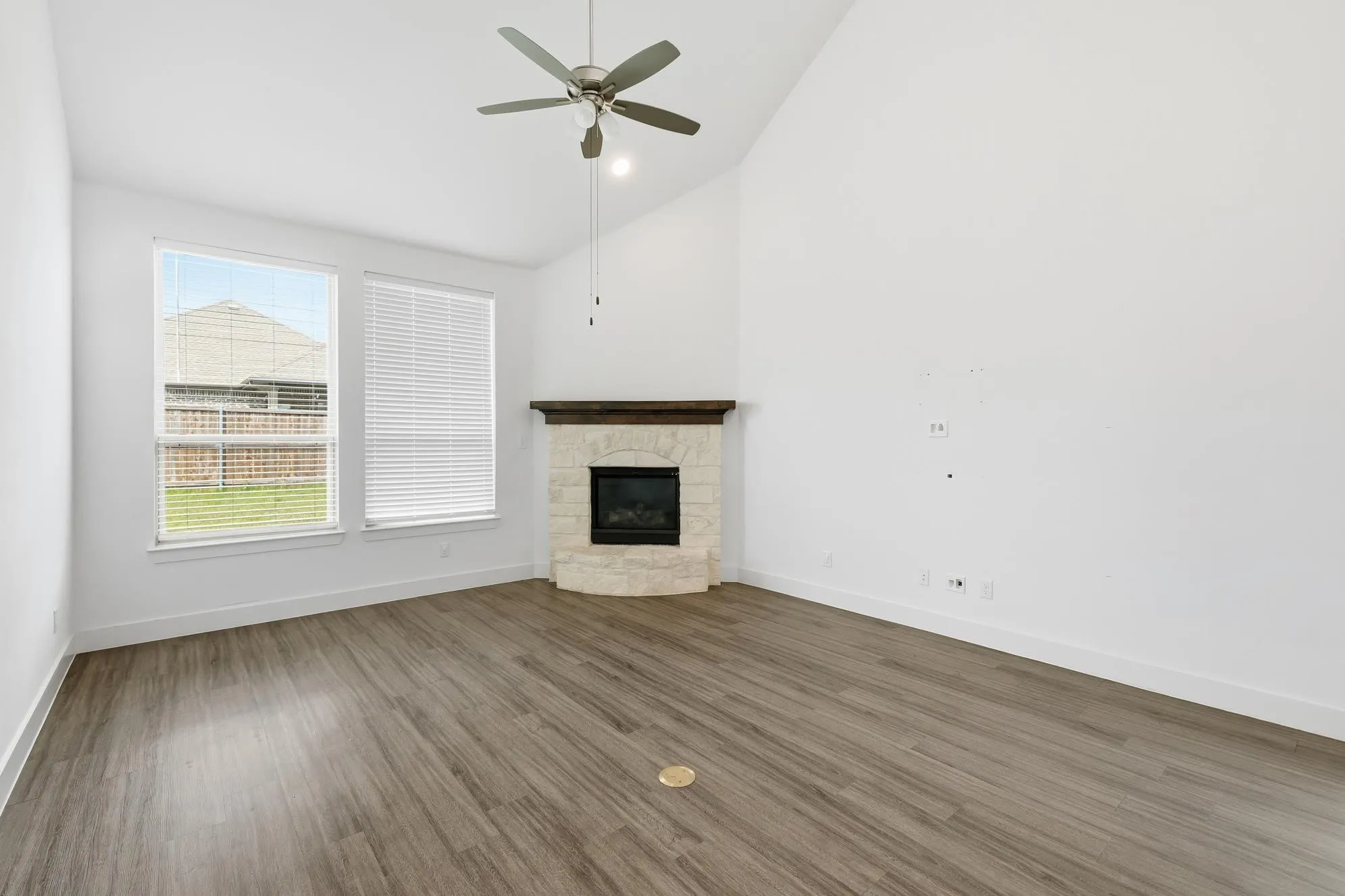 Single Family Residence For Sale in Denton County , 4005 Big Prairie Drive, Aubrey, Texas 76227, 5 Bedroom, 4 Bathroom, 2 Garage spaces, 2,578 Sqft, built in 2018, mls#21274905, Real Estate Agent in Aubrey, Homes For Sale in Denton county, Homes For Sale in Aubrey, Realtor in Aubrey Texas, Real Estate Brokerage Independent Realty Texas, Luminita Cordes Realtor