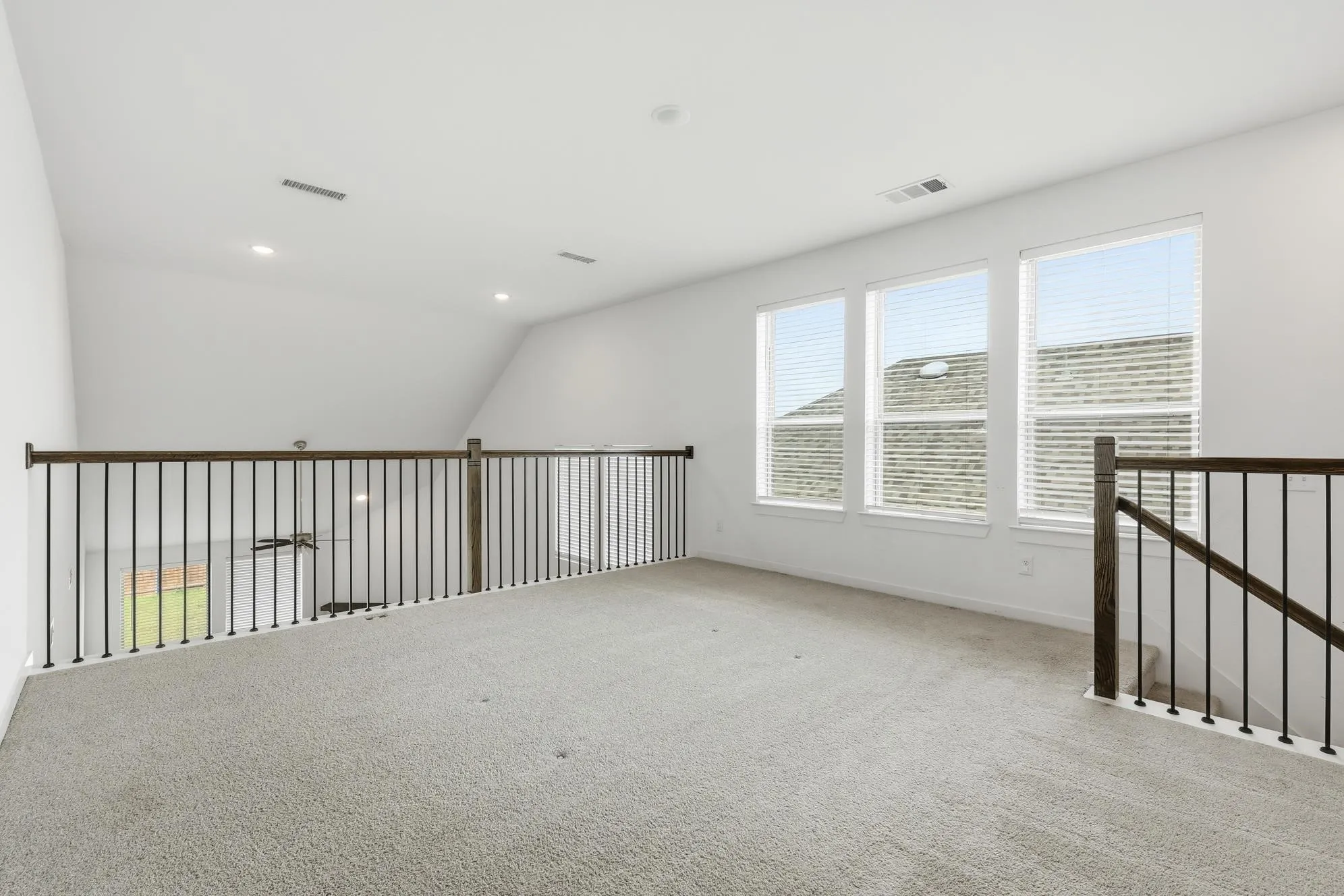Single Family Residence For Sale in Denton County , 4005 Big Prairie Drive, Aubrey, Texas 76227, 5 Bedroom, 4 Bathroom, 2 Garage spaces, 2,578 Sqft, built in 2018, mls#21274905, Real Estate Agent in Aubrey, Homes For Sale in Denton county, Homes For Sale in Aubrey, Realtor in Aubrey Texas, Real Estate Brokerage Independent Realty Texas, Luminita Cordes Realtor